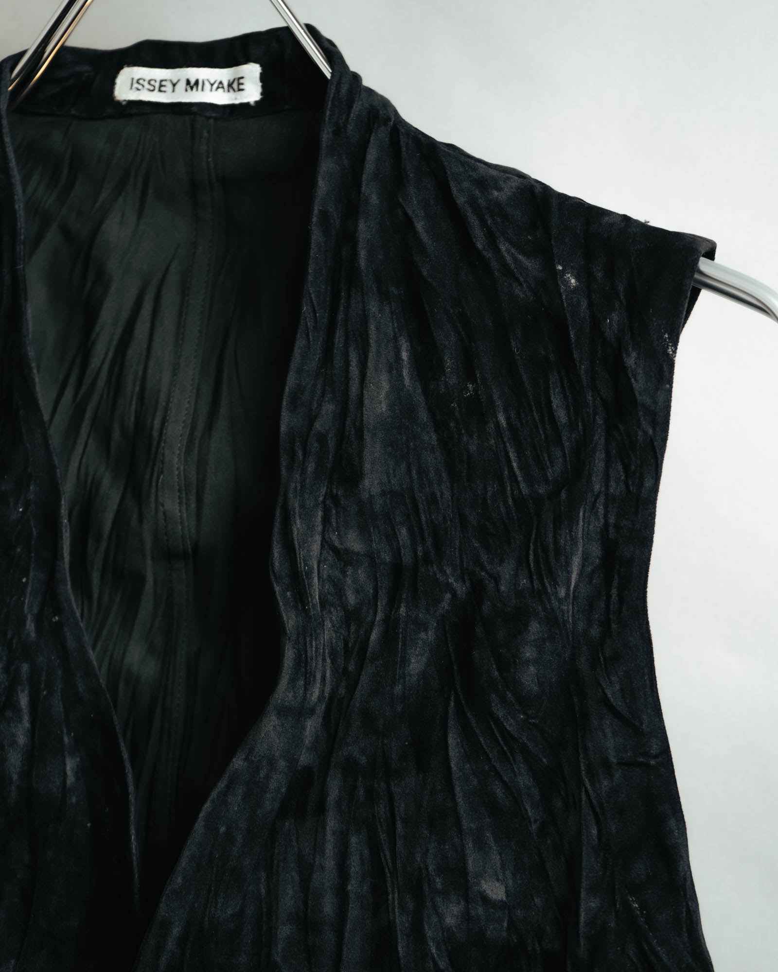 –SPECIAL– “ISSEY MIYAKE” 80’s-90’s crushed velvet utility vest