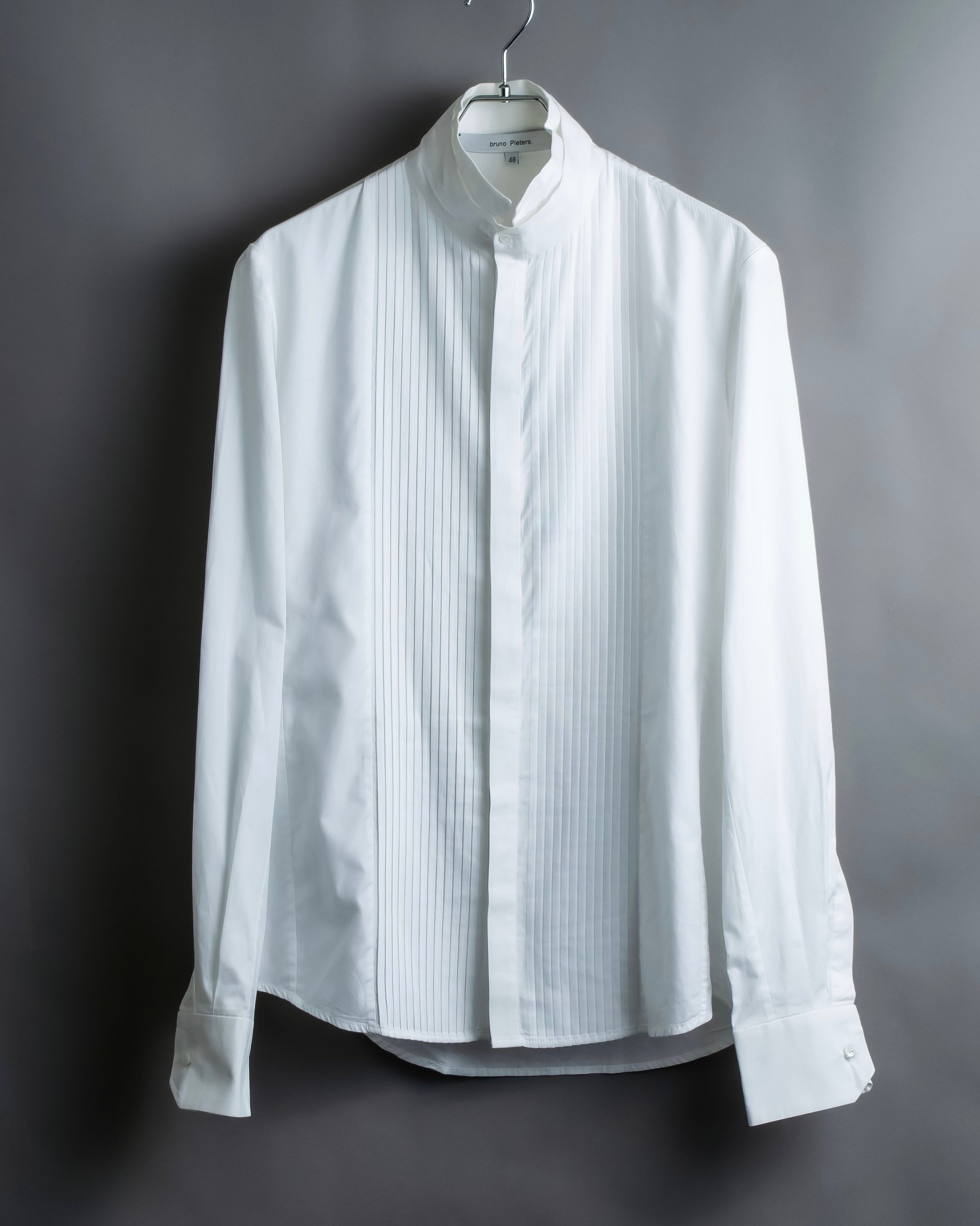 "Bruno Pieters." 2-way collar design stand-up collar dress shirt