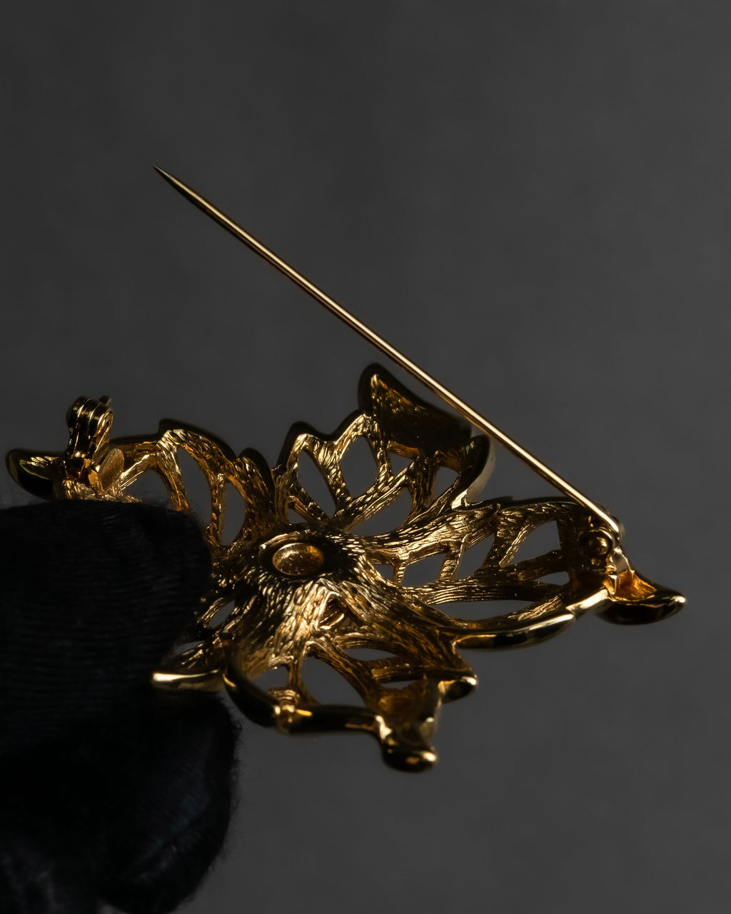 "Christian Dior" Floral motif gold brooch