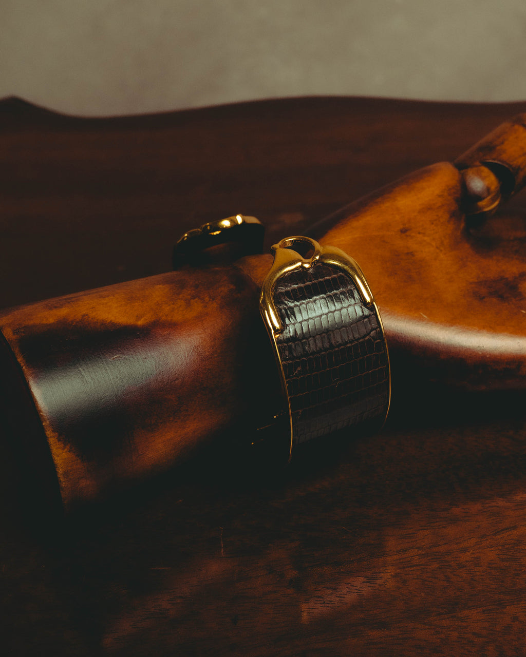 “GUCCI” 90’s-00’s Lizard-embossed leather horsebit cuff bracelet