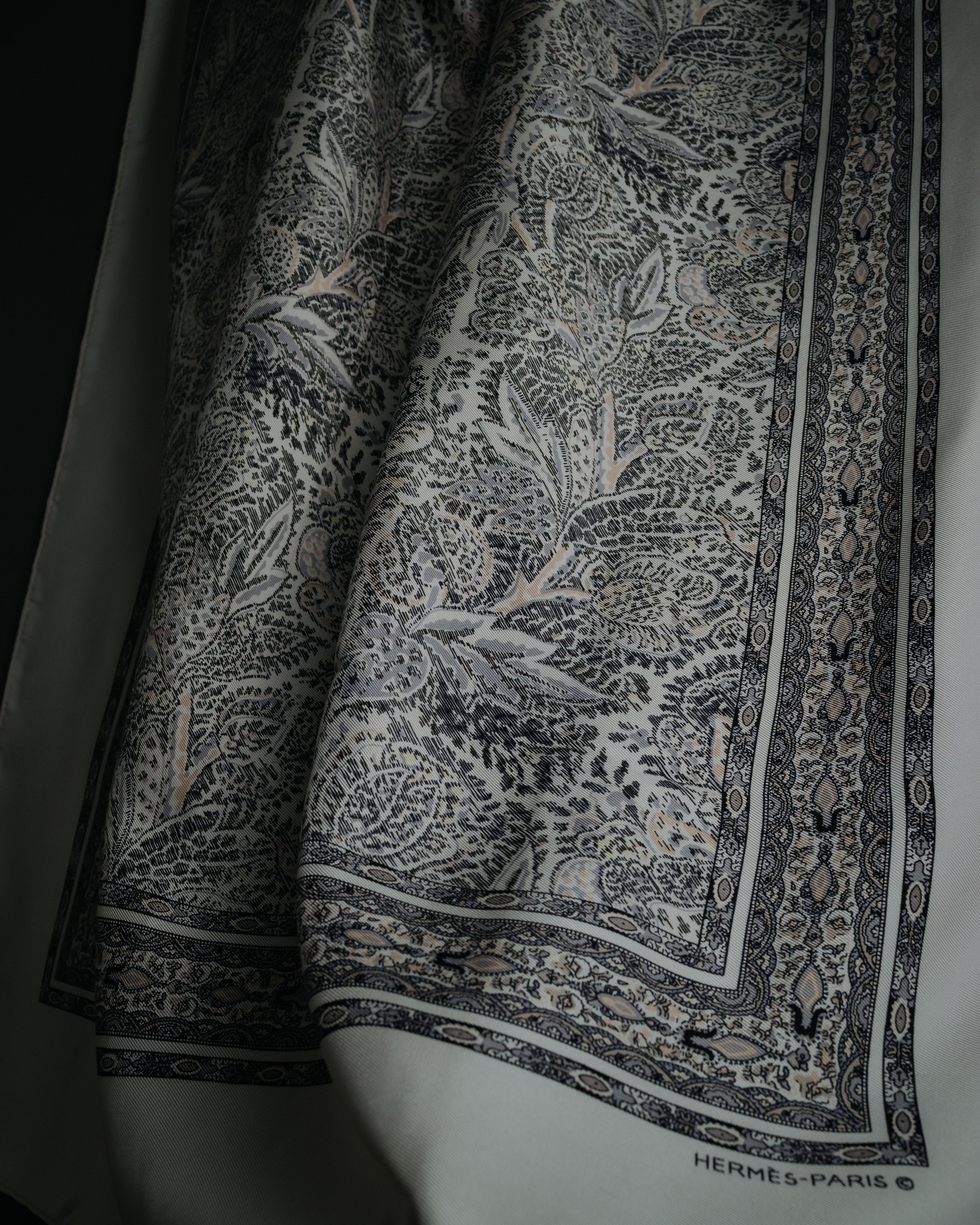 “HERMES” 1995–2005 Paisley botanical silk twill carré scarf