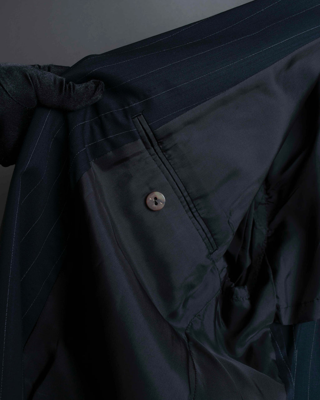 "JEAN PAUL GAULTIER HOMME"
Oversized shadow stripe set up