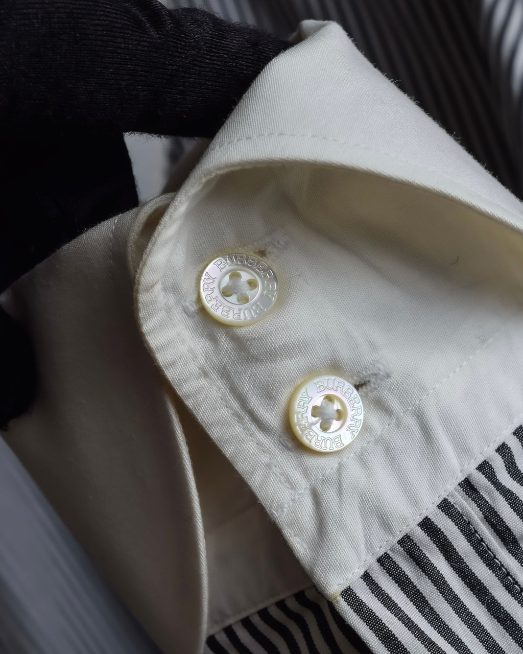 "BURBERRY" Pinstripe cleric design shirt