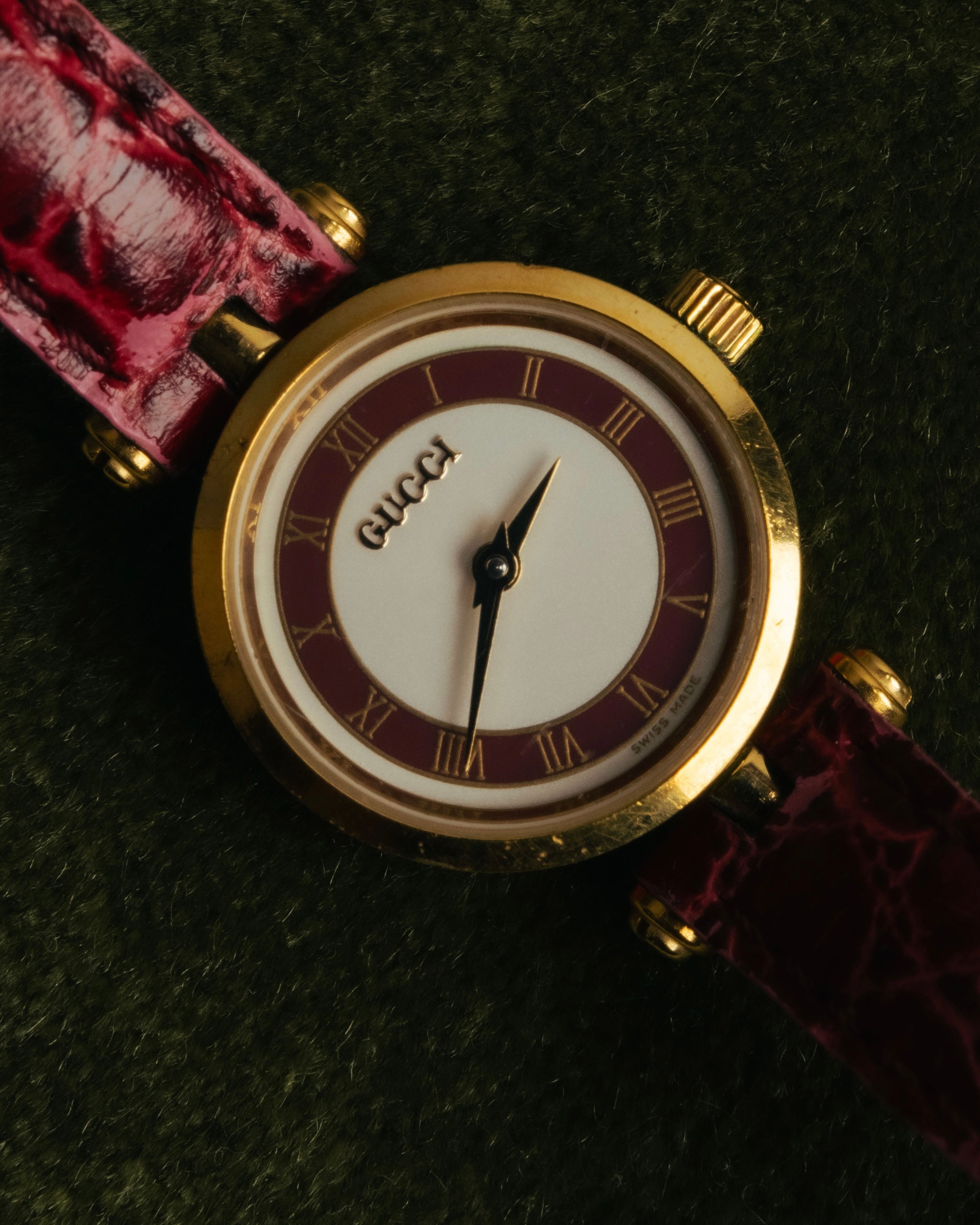 "GUCCI" 80's-90's Sherry line web stripe round watch with roman dial
