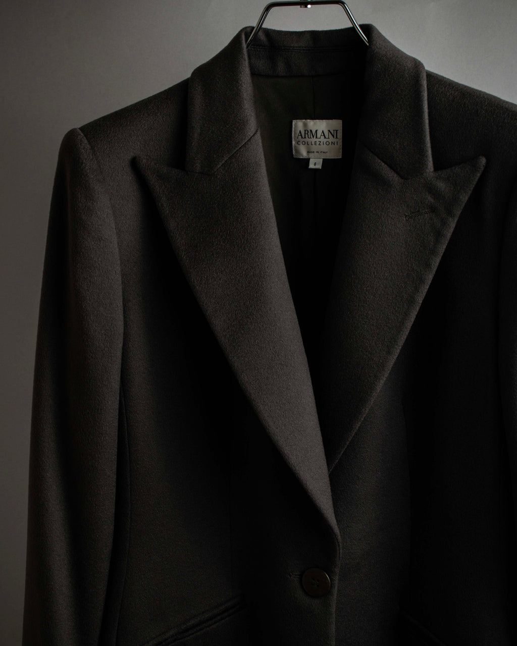 "ARMANI COLLEZIONI" Sharp peak lapel 100% cashmere tailored jacket