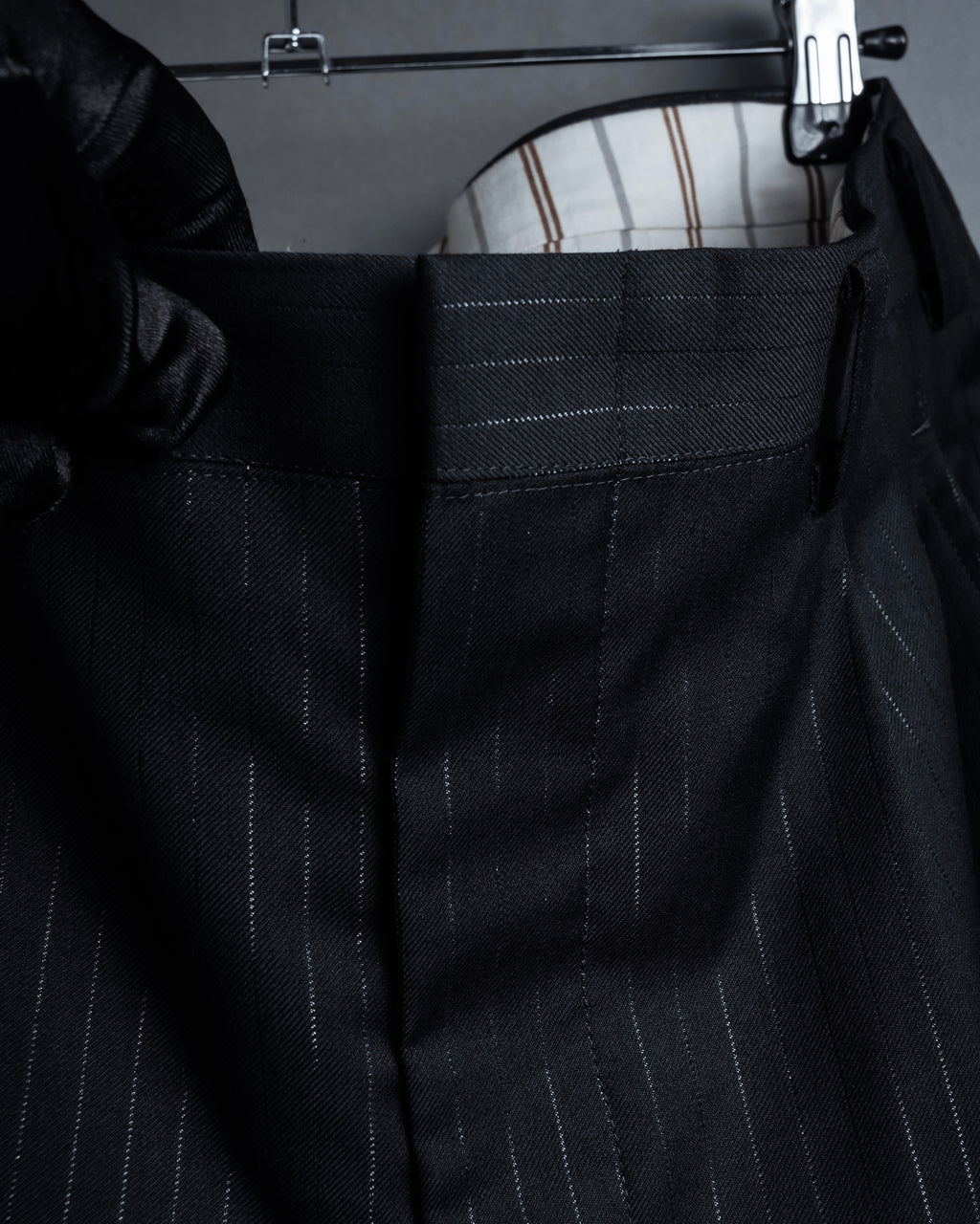 "BALENCIAGA" Chalk stripe pattern long silhouette set up