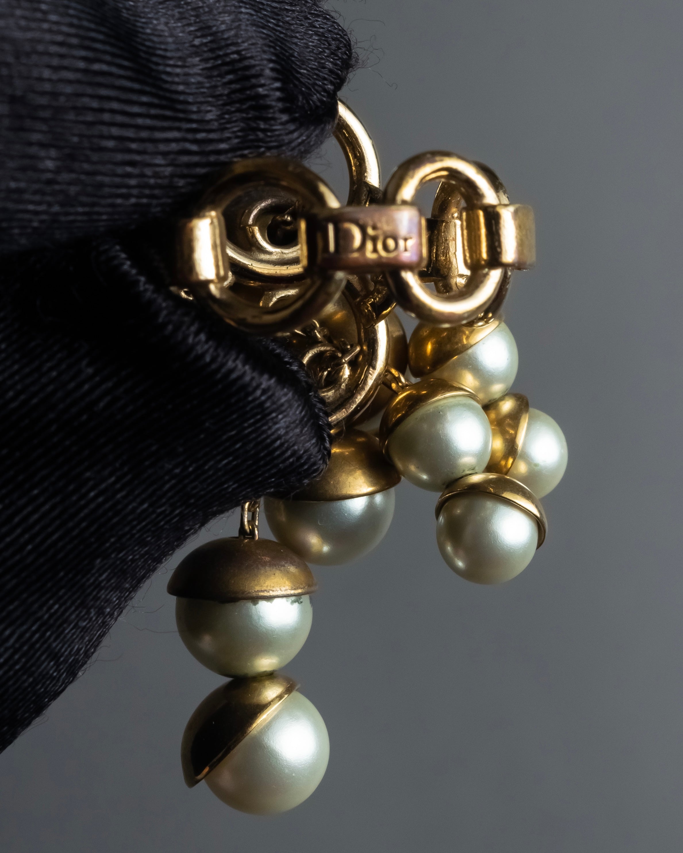 "Christian Dior" Pearl charm top chain link arm ring