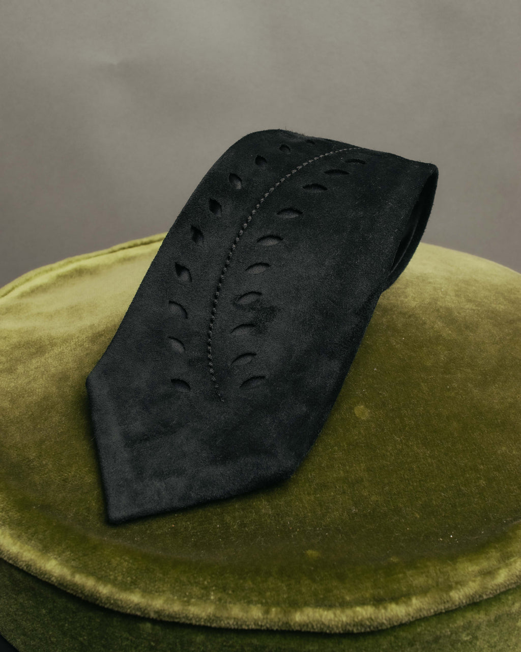 -SPECIAL- “HERMÈS” 2008-18 Suede cutwork leather tie