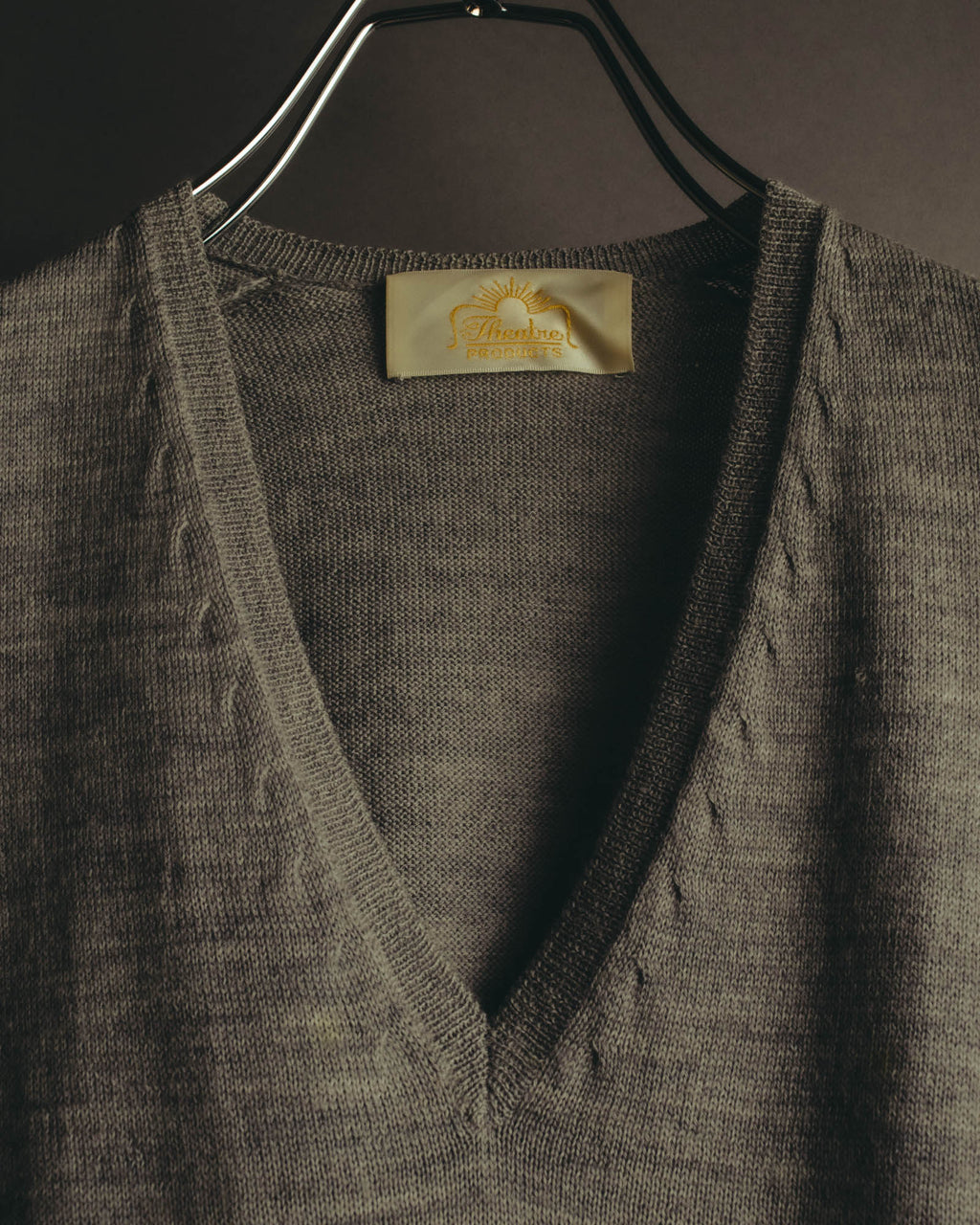 "Theatre PRODUCTS" 00's-10's Pearl embellished wool v-neck knit sweater