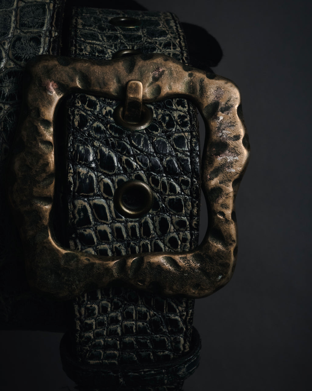 "DOLCE & GABBANA" 2003-08 Distressed croc-embossed hammered buckle belt