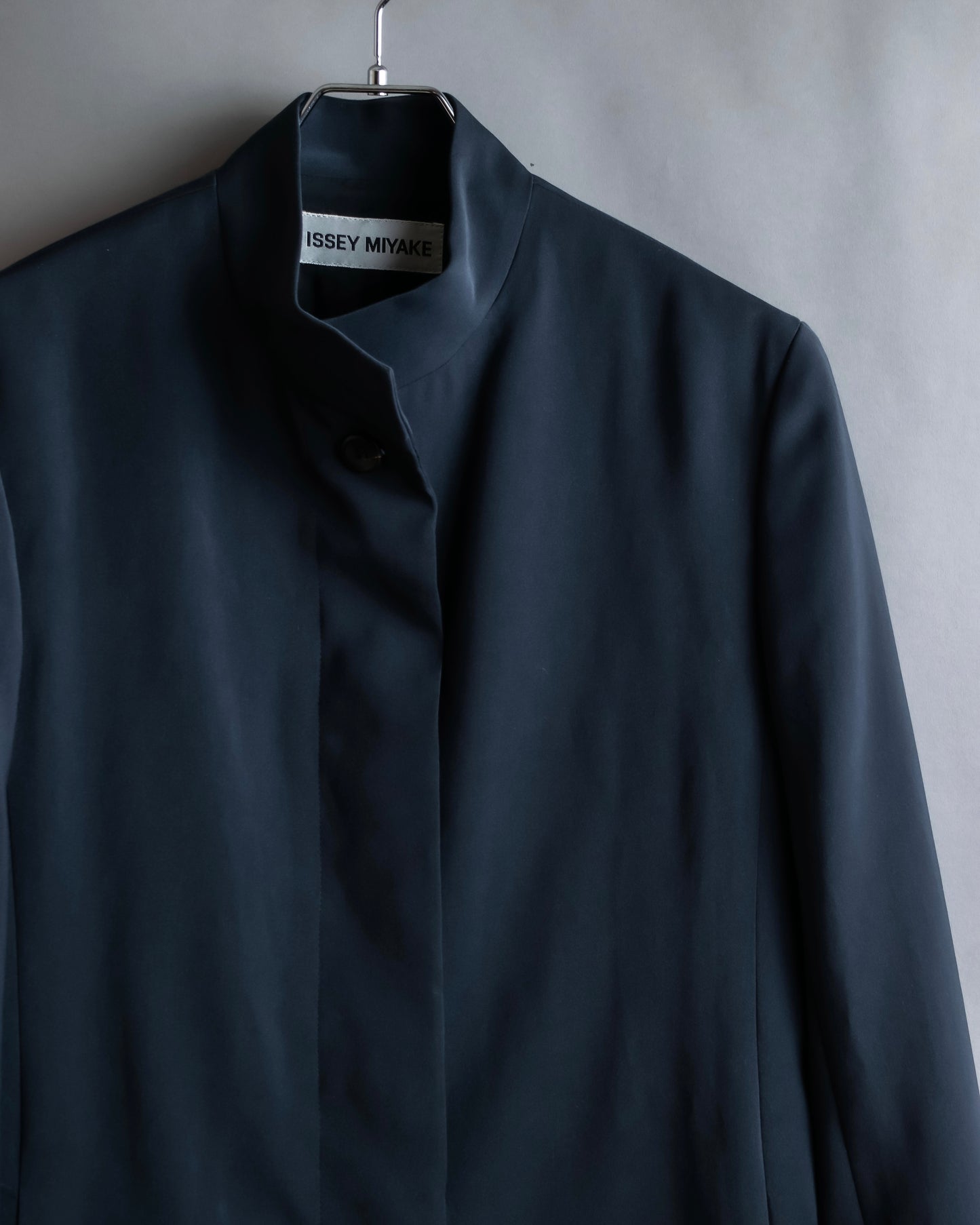 "ISSEY MIYAKE" Fly front no collar design jacket