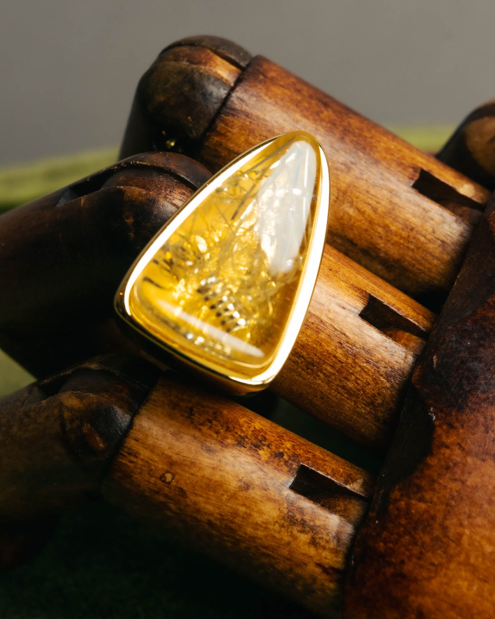 "Chloé" 2010's Amber resin statement ring