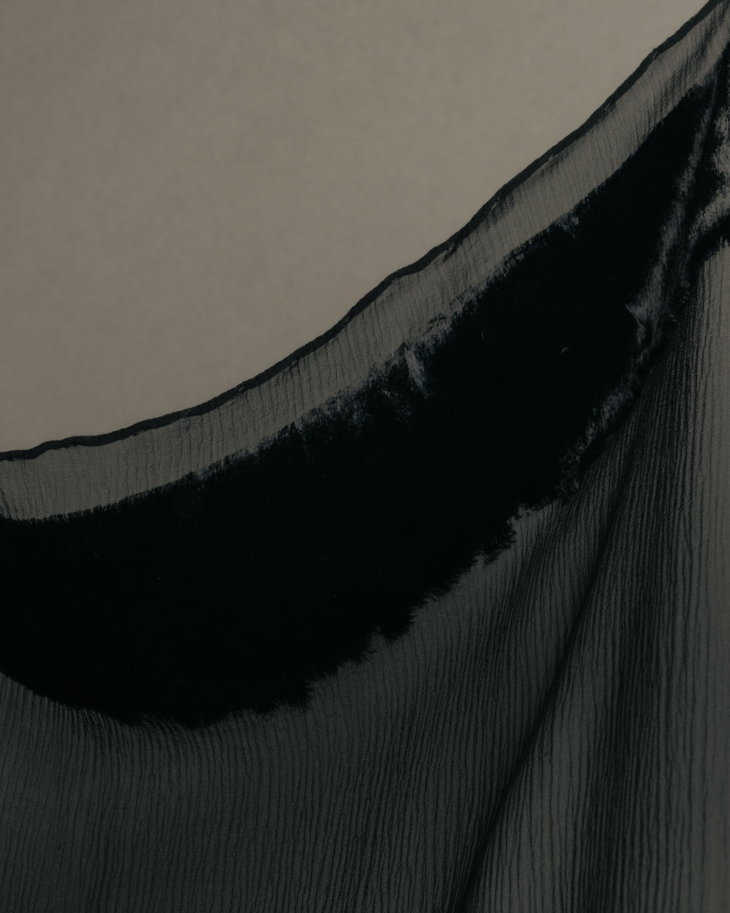 “GUCCI” 90’s-00’s Sheer velvet trimmed silk blend stole