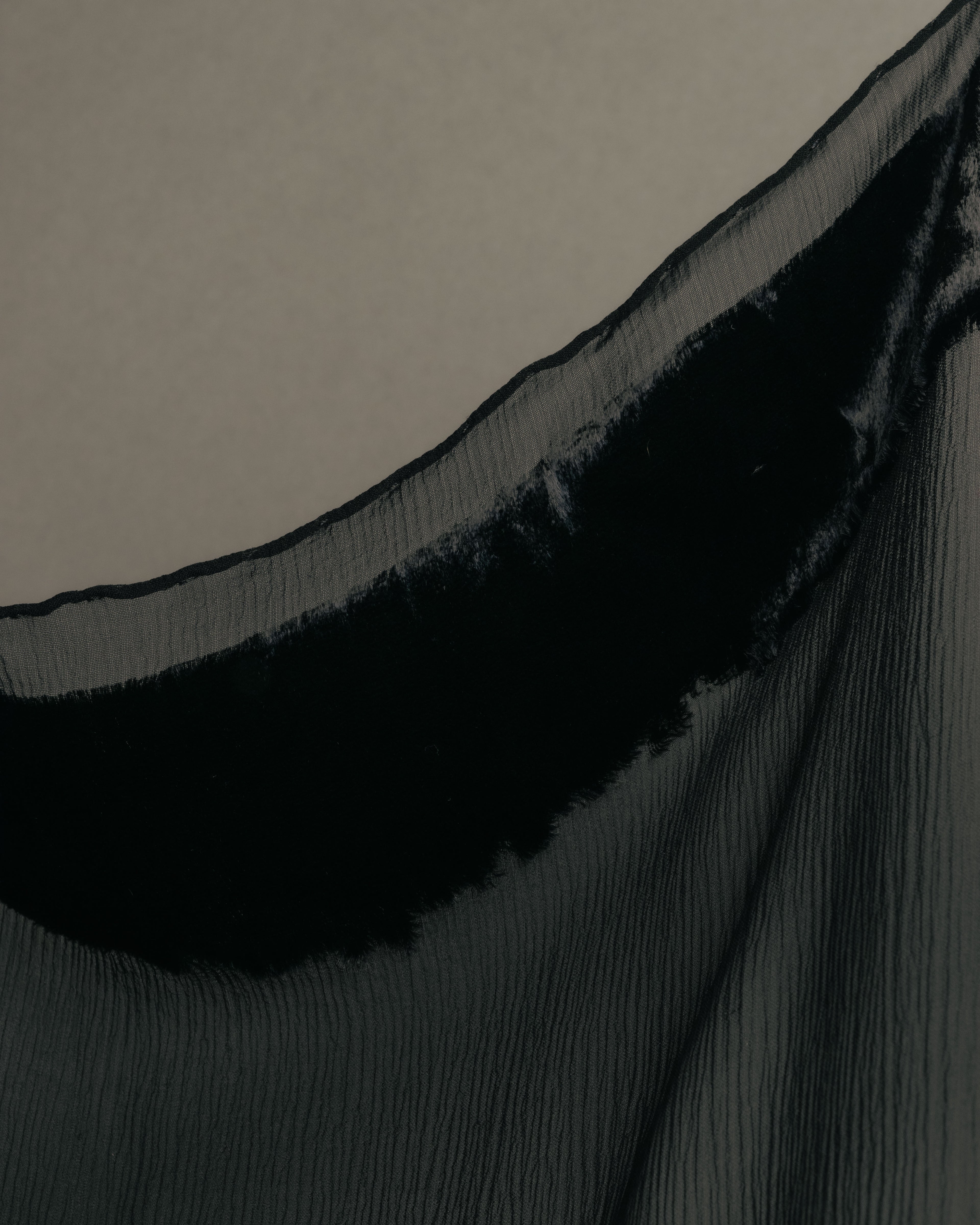 “GUCCI” 90’s-00’s Sheer velvet trimmed silk blend stole