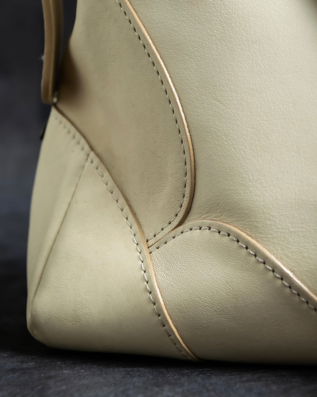 "Chloe" Gold parts design horizontal leather bag