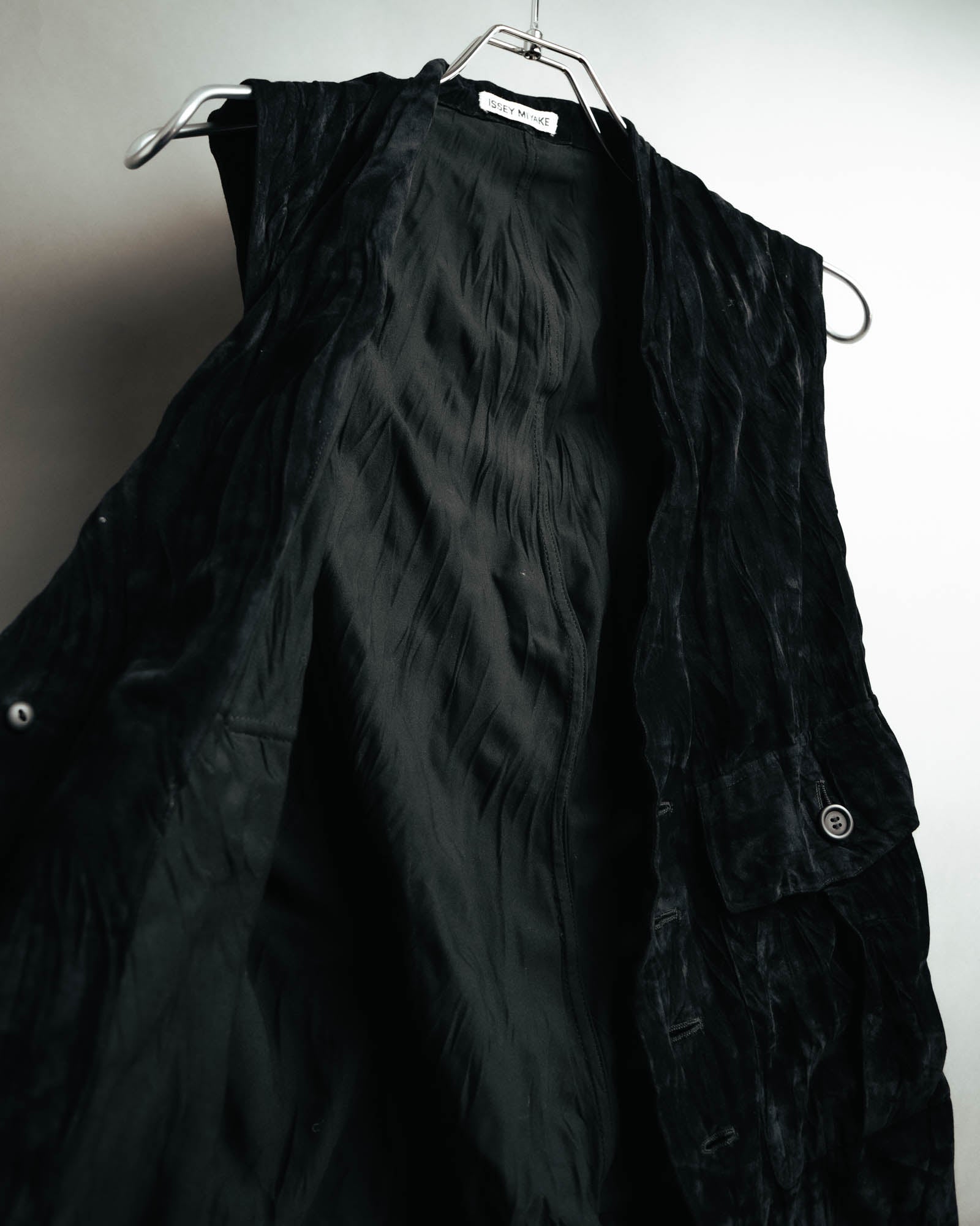–SPECIAL– “ISSEY MIYAKE” 80’s-90’s crushed velvet utility vest
