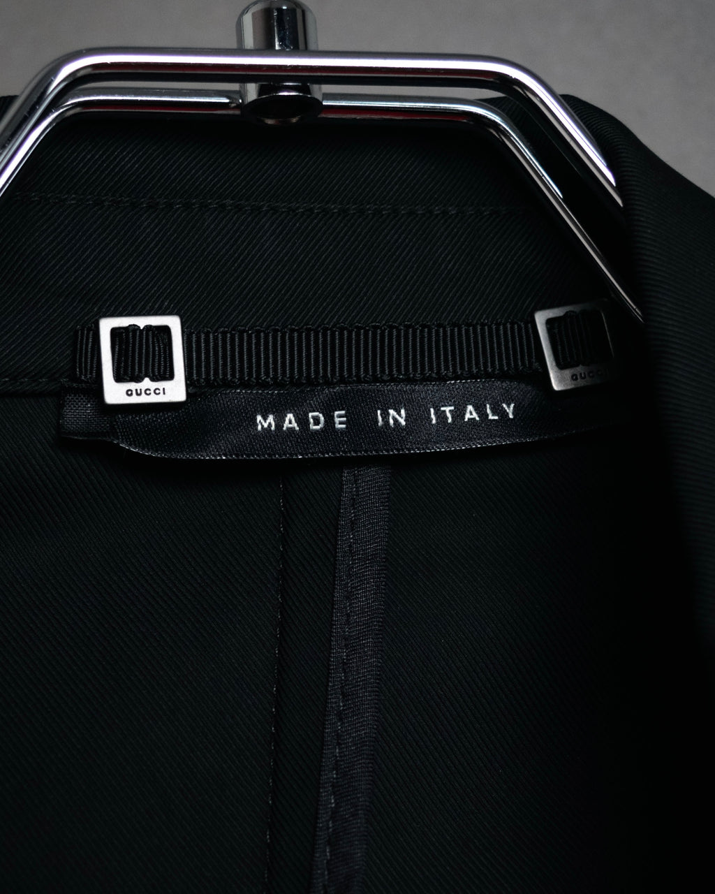 “GUCCI” Early 2000s satin peak lapel tailored jacket