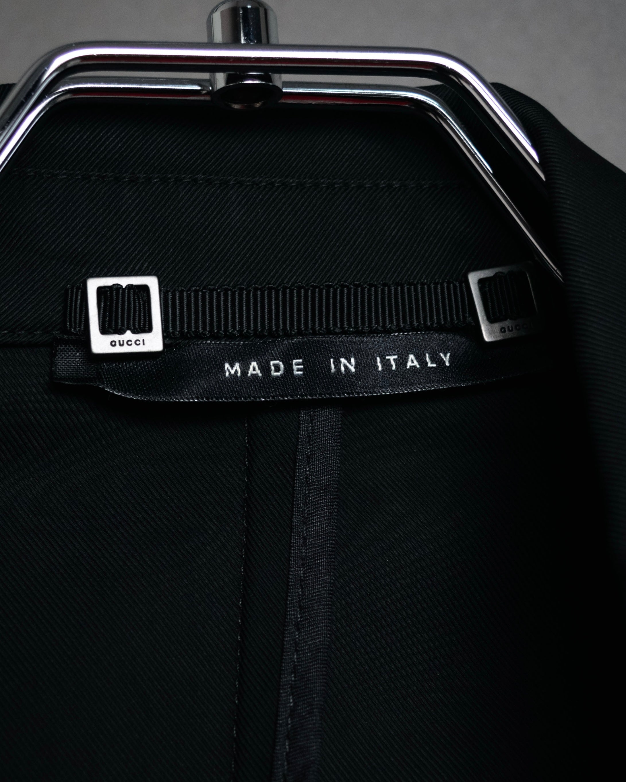 “GUCCI” Early 2000s satin peak lapel tailored jacket