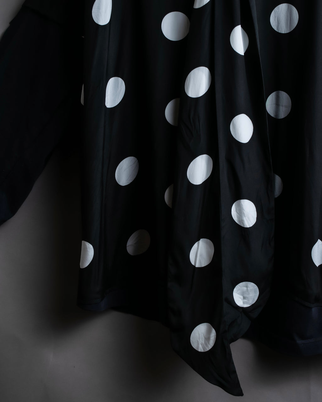"BALENCIAGA" Polka dot flying squirrel silhouette bow tie dress
