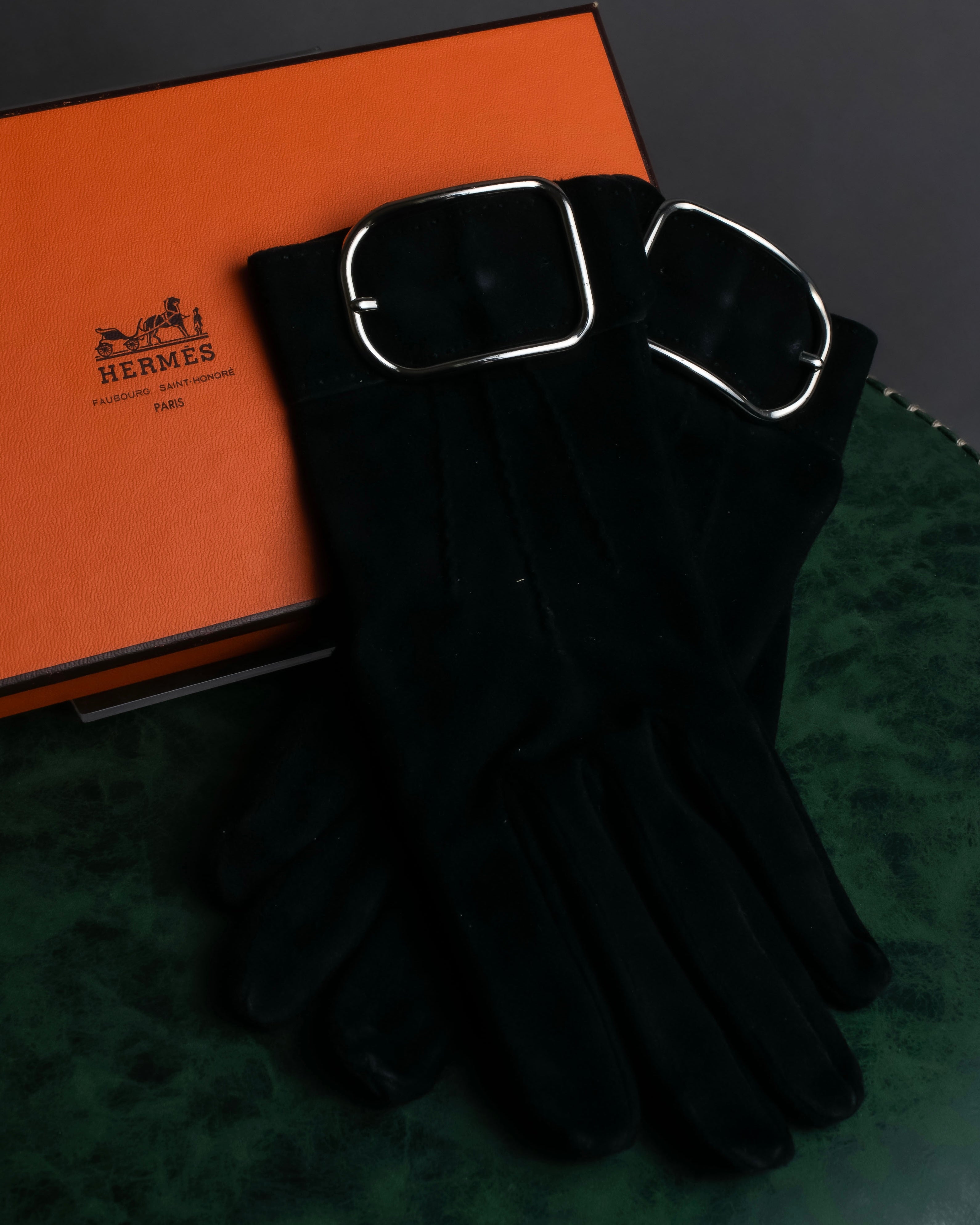 "HERMES" Silver buckle design suede leather gloves