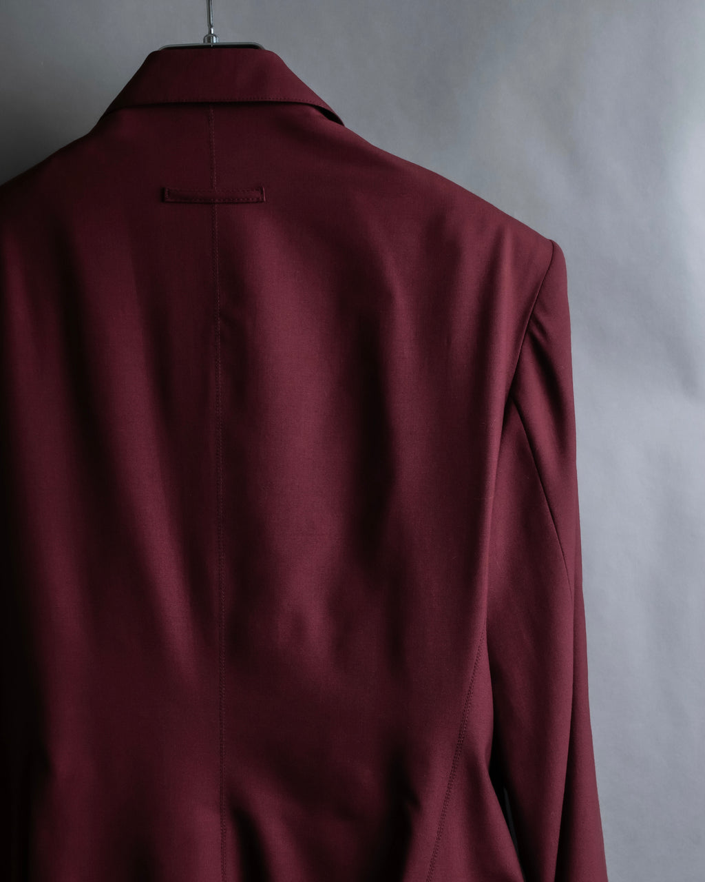 "JEAN PAUL GAULTIER FEMME"
Bordeaux color peaked lapel wool tailored jacket