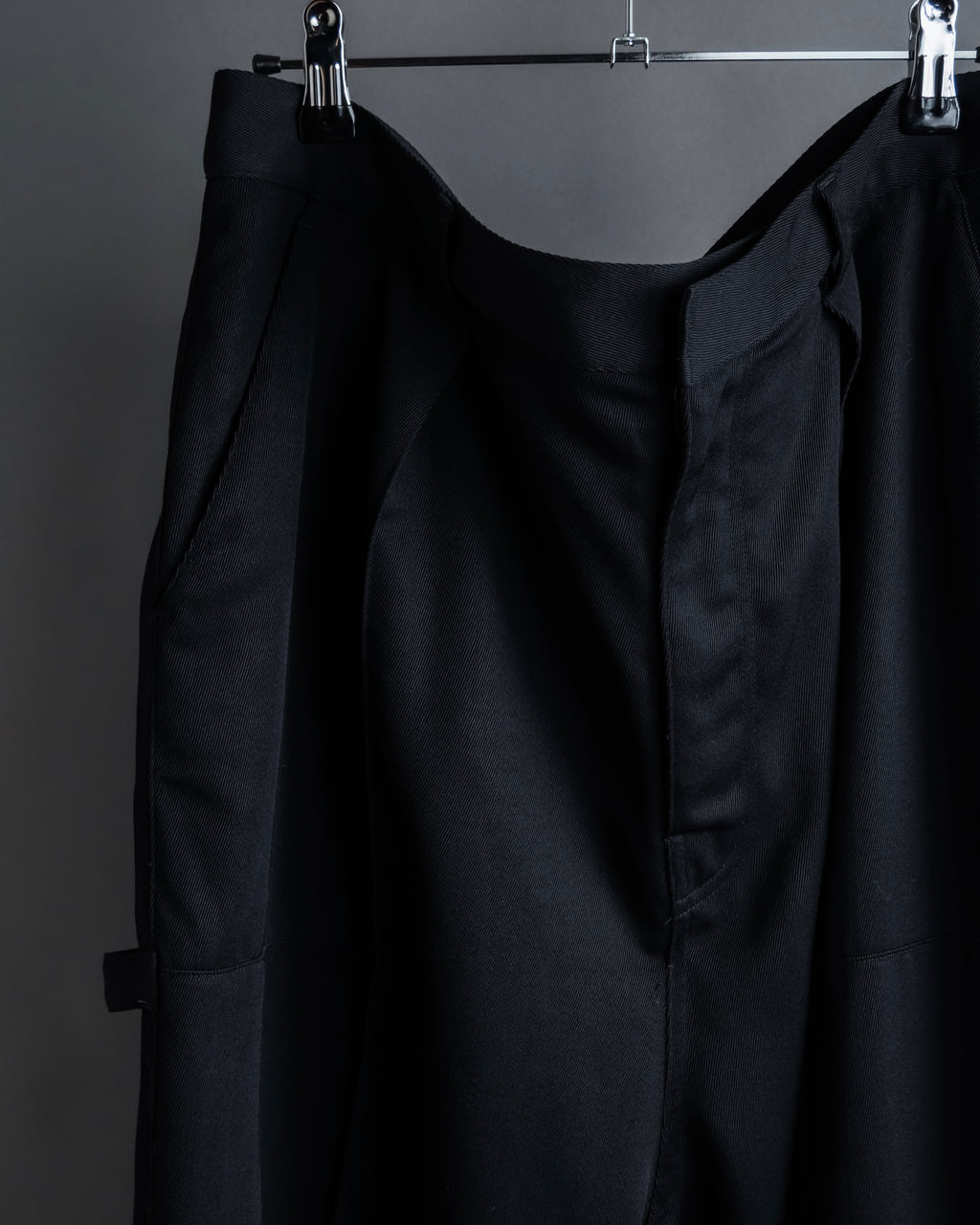 "LOEWE" Three-dimensional pattern design wide slacks