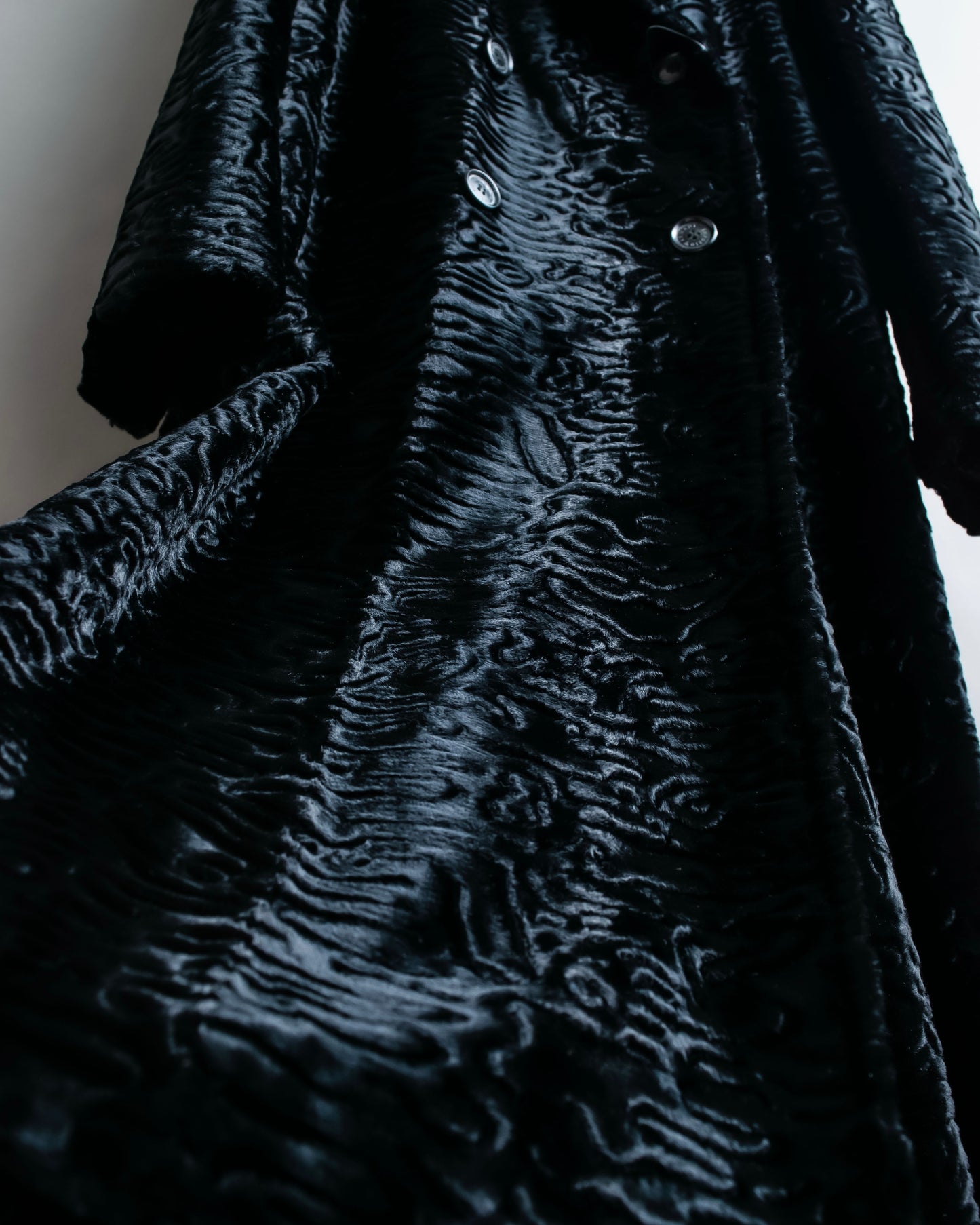 "EMPORIO ARMANI"  Dimensional wave pattern velour like chester coat