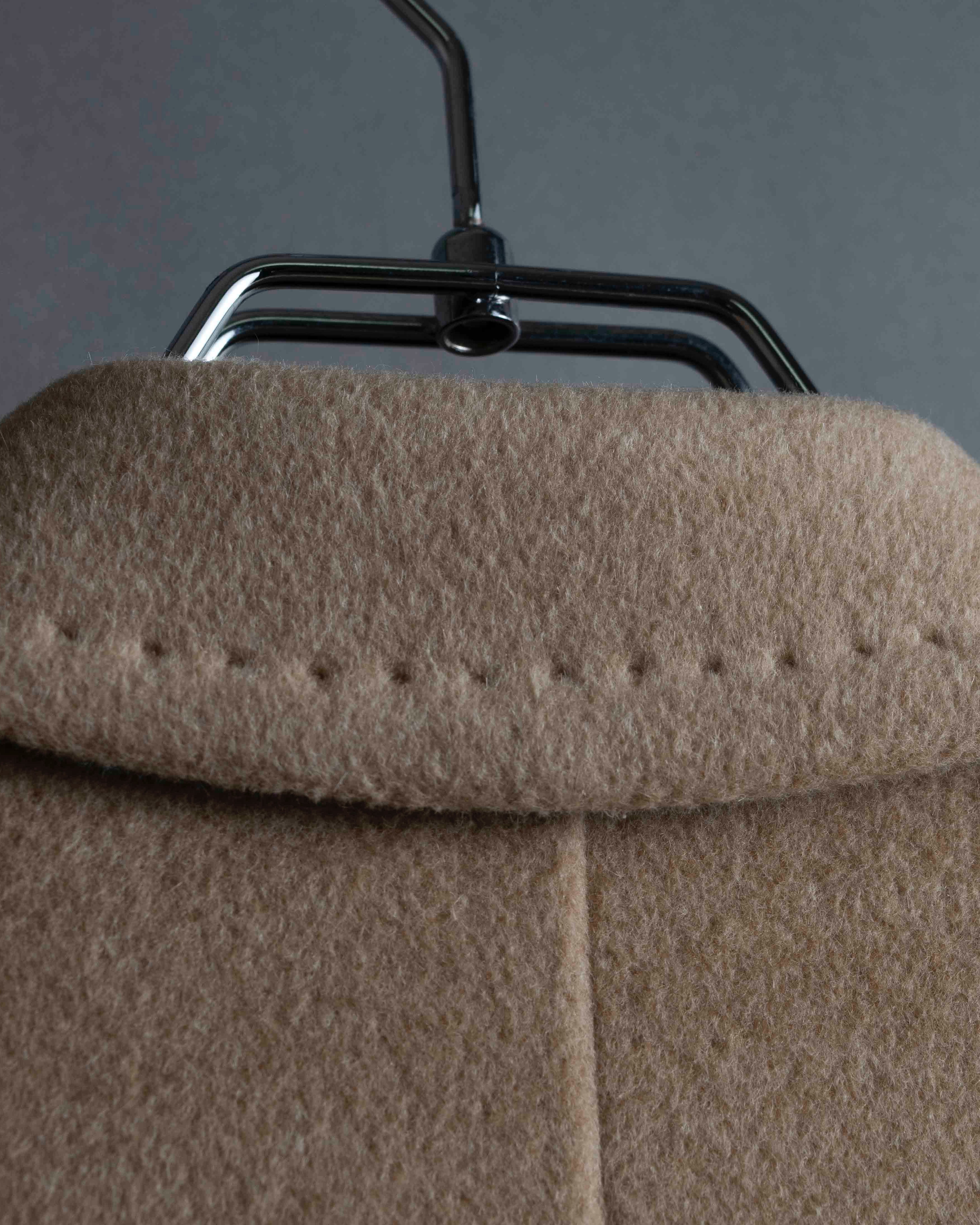 "Max Mara" Buttonless straight line beige chester coat