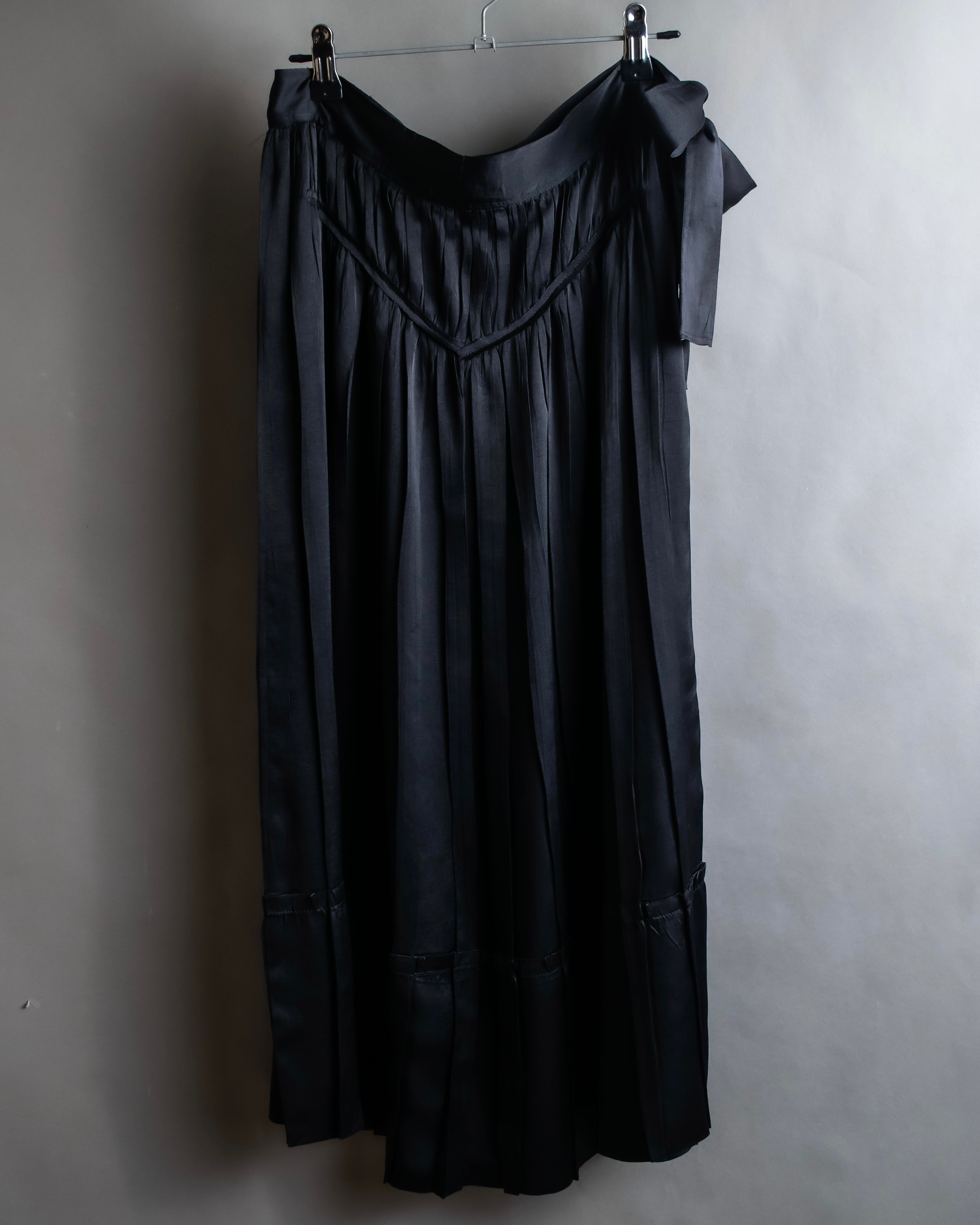 "ISSEY MIYAKE" Ribbon belt design pleats skirt