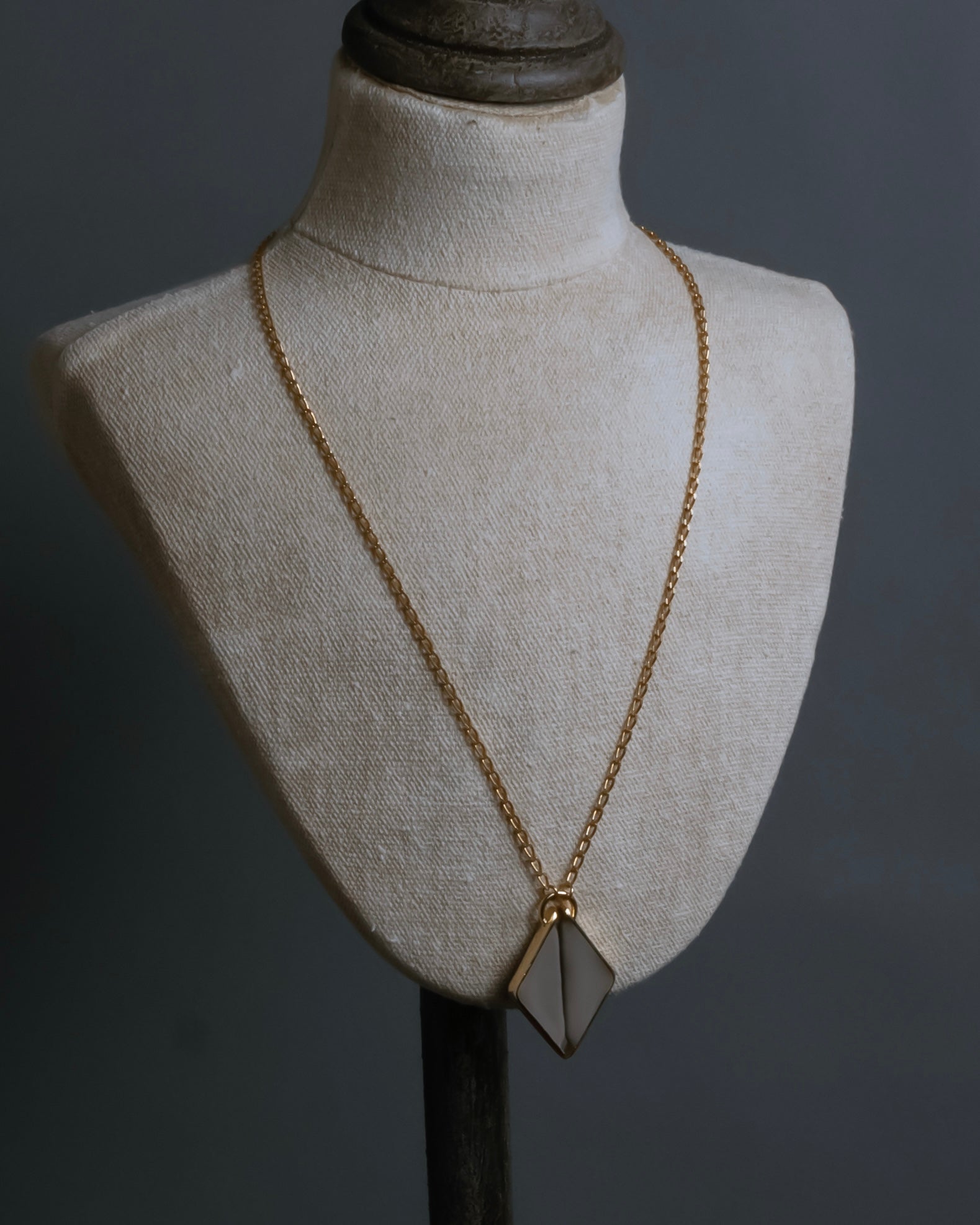 "BALENCIAGA" Red cabochon symmetrical design necklace