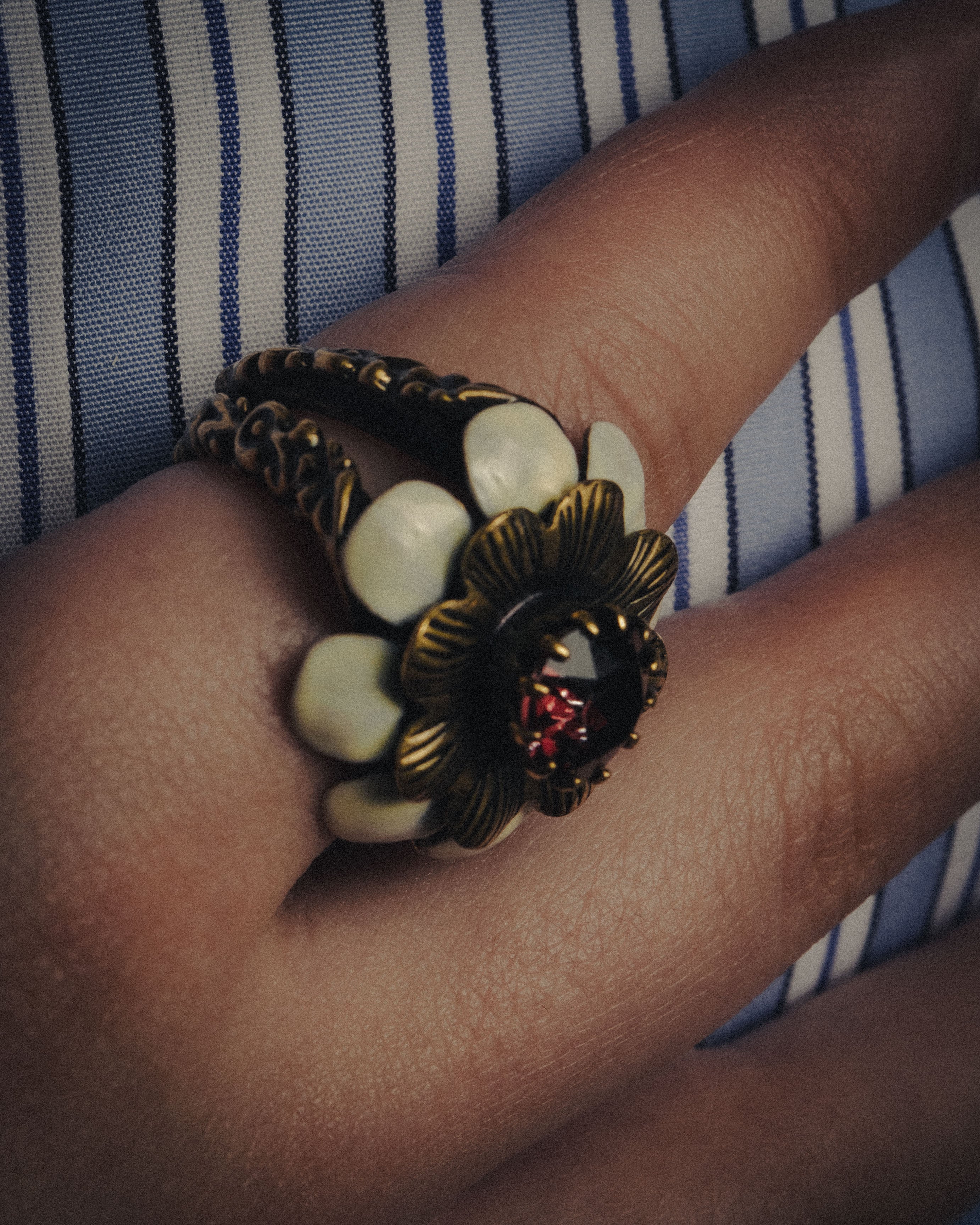 –SPECIAL– “GUCCI” 2010’s sculptural flower ring