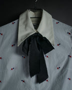 “GUCCI” 2017 heart and dagger embroidered bow tie shirt
