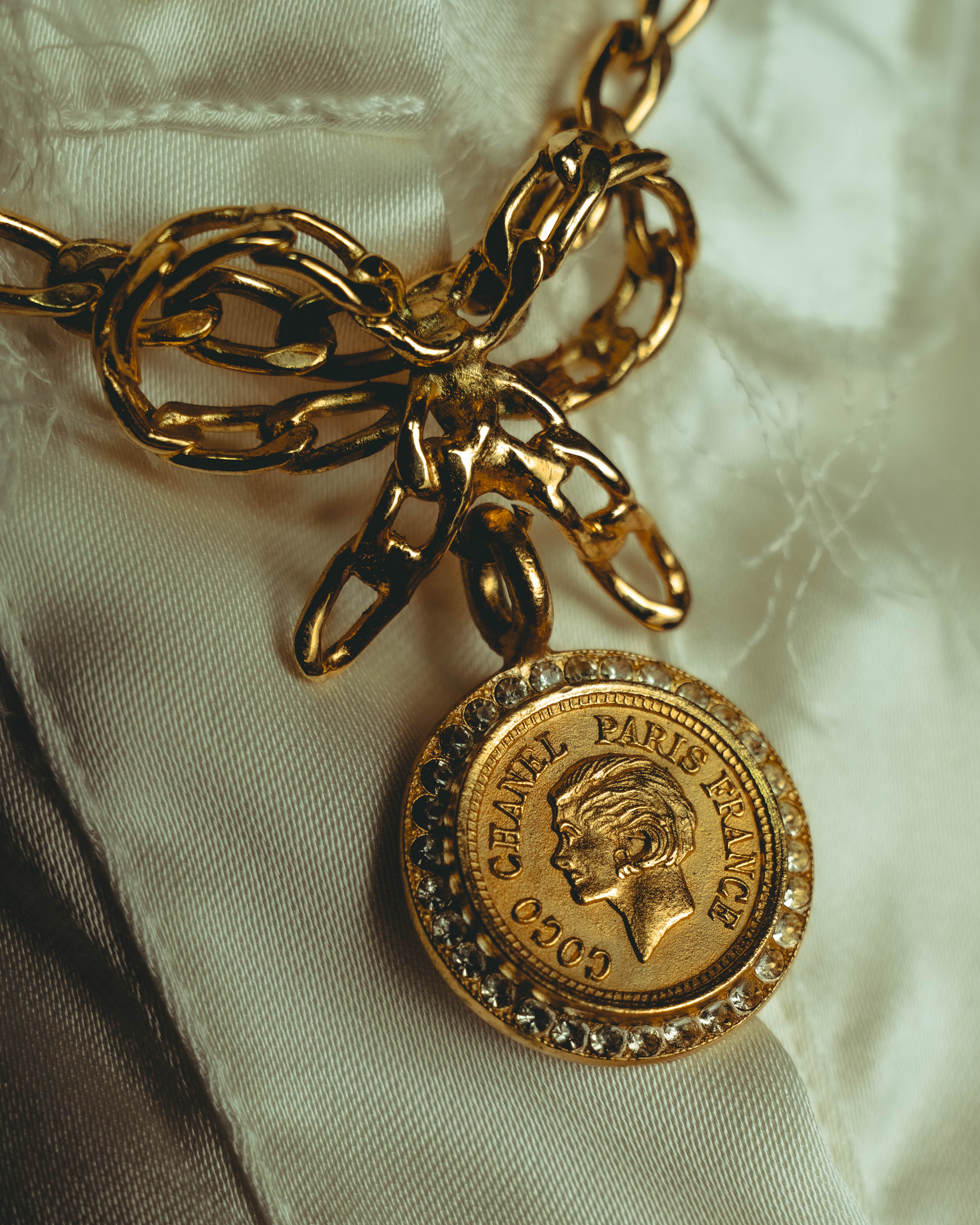 –SPECIAL– "CHANEL" 95AW Jeweled medallion pendant necklace