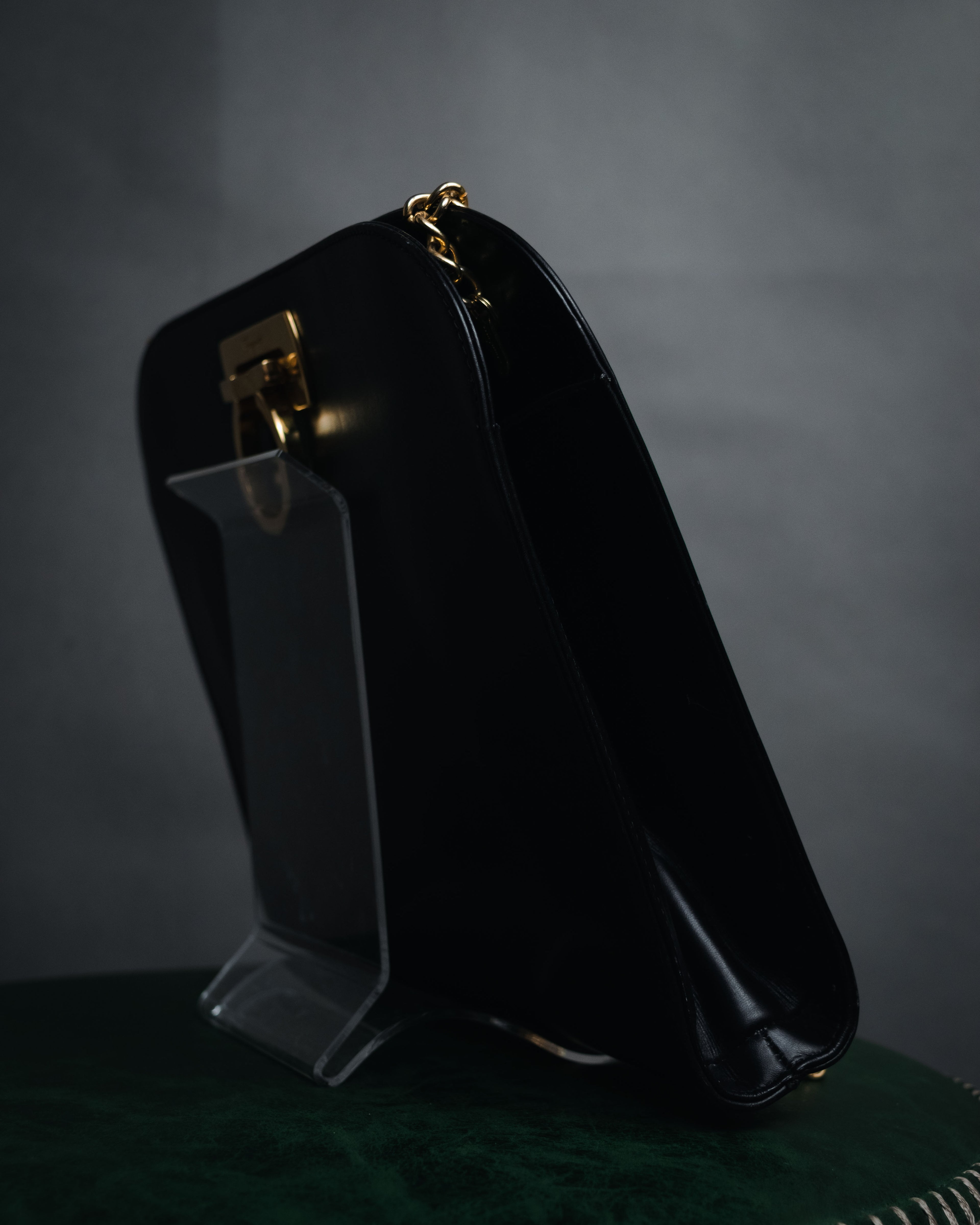 "Salvatore Ferragamo" 90’s Iconic gancini chain shoulder bag