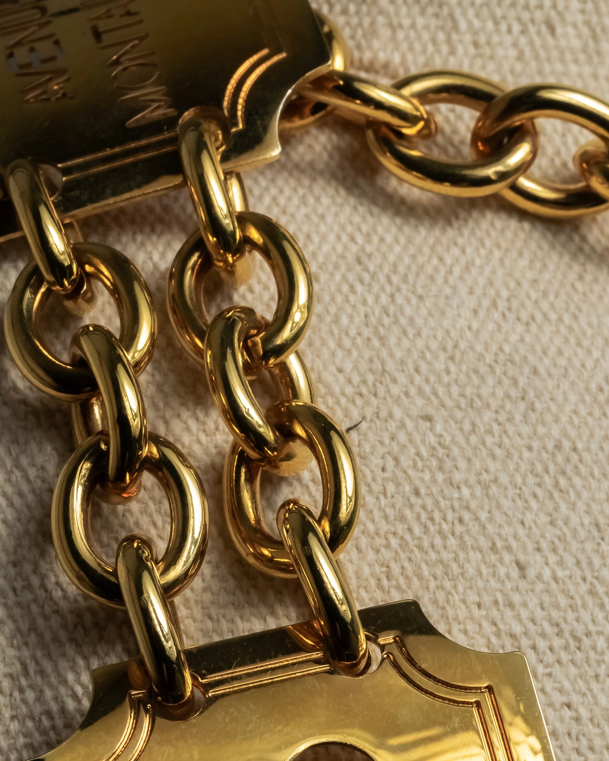 "CELINE" AVENUE MONTAIGNE 38 design gold necklace & belt