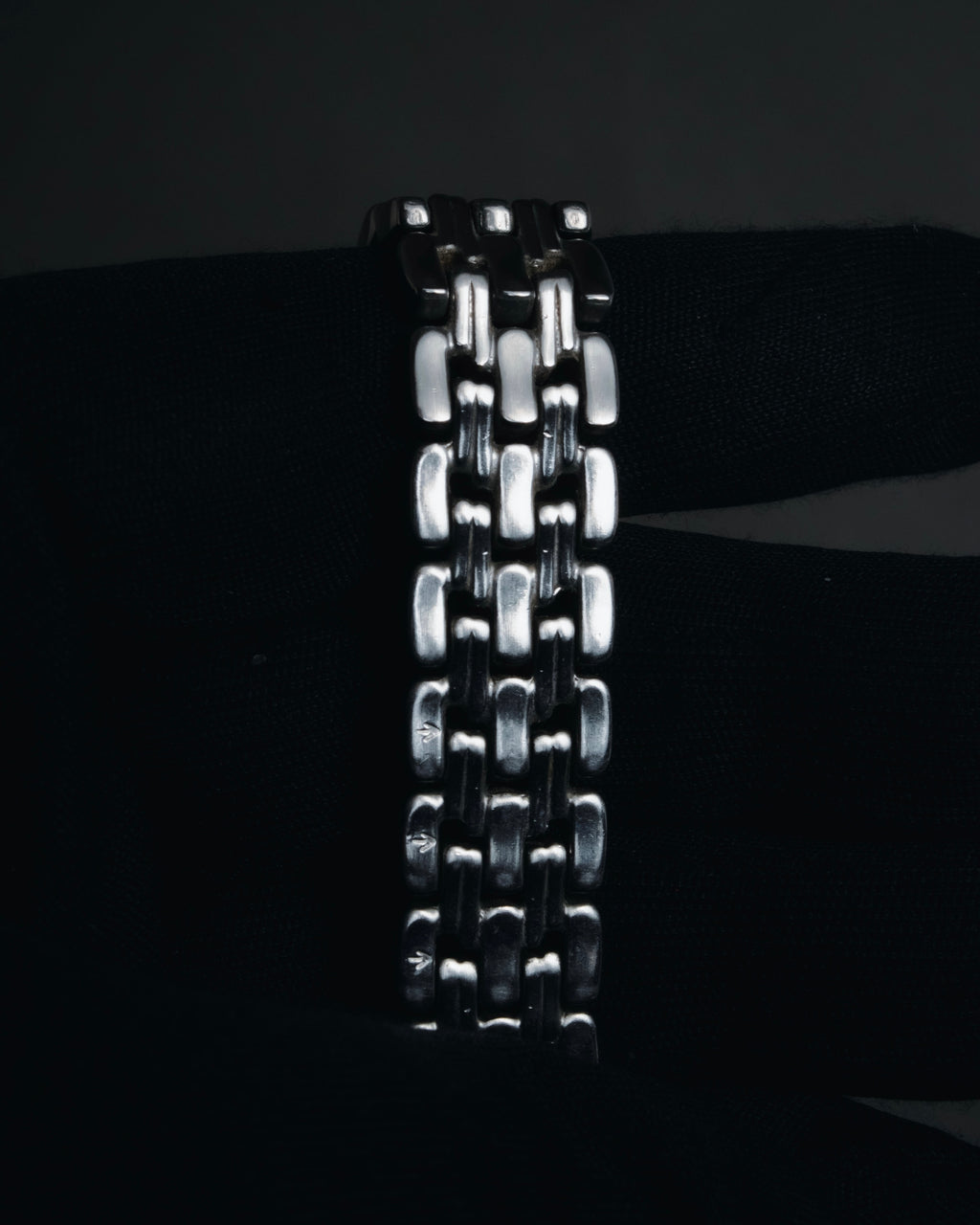 "Yves Saint Laurent" 90’s classically proportioned bracelet dress watch