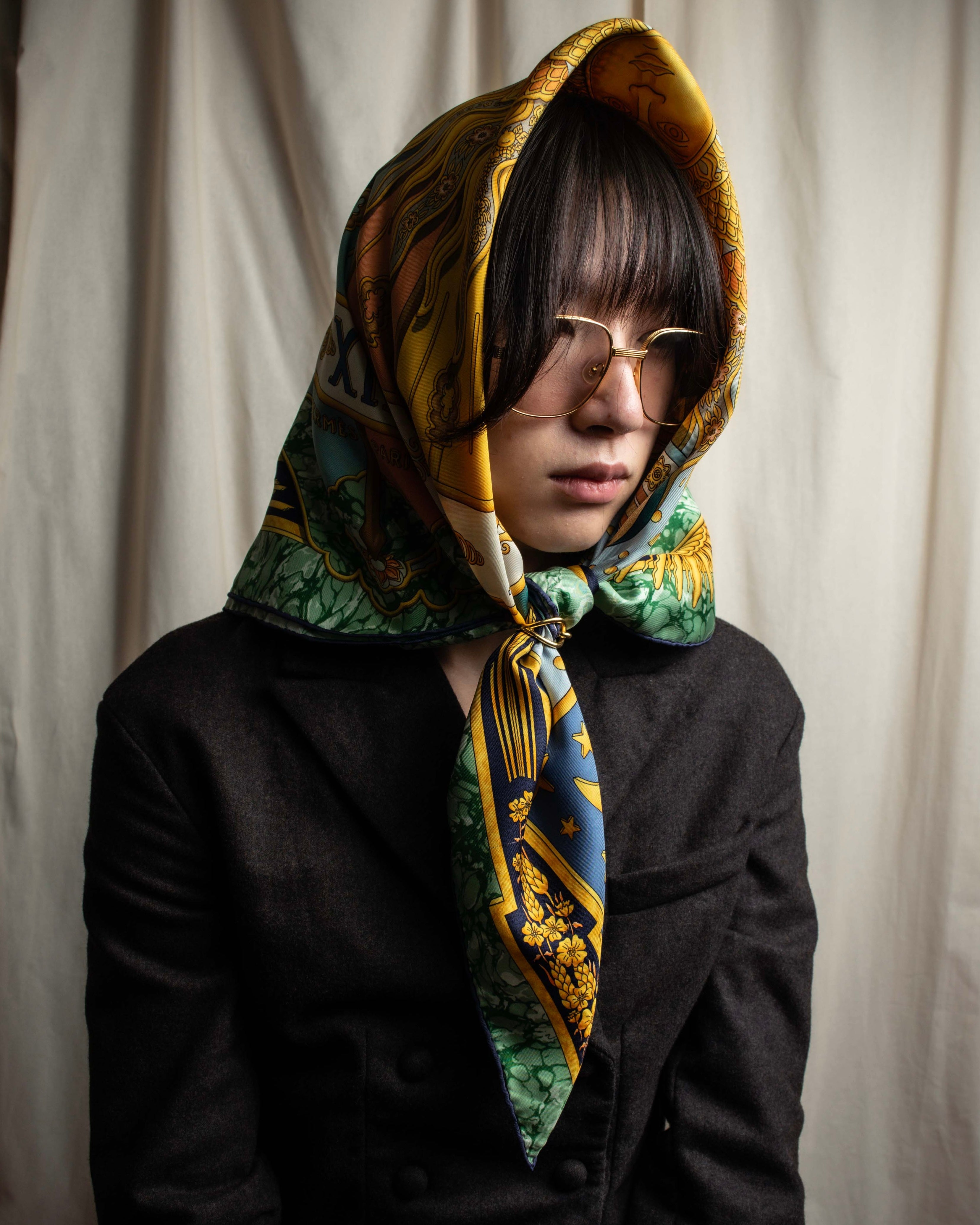 "HERMES" Carpe Diem design Carré 90 silk scarf