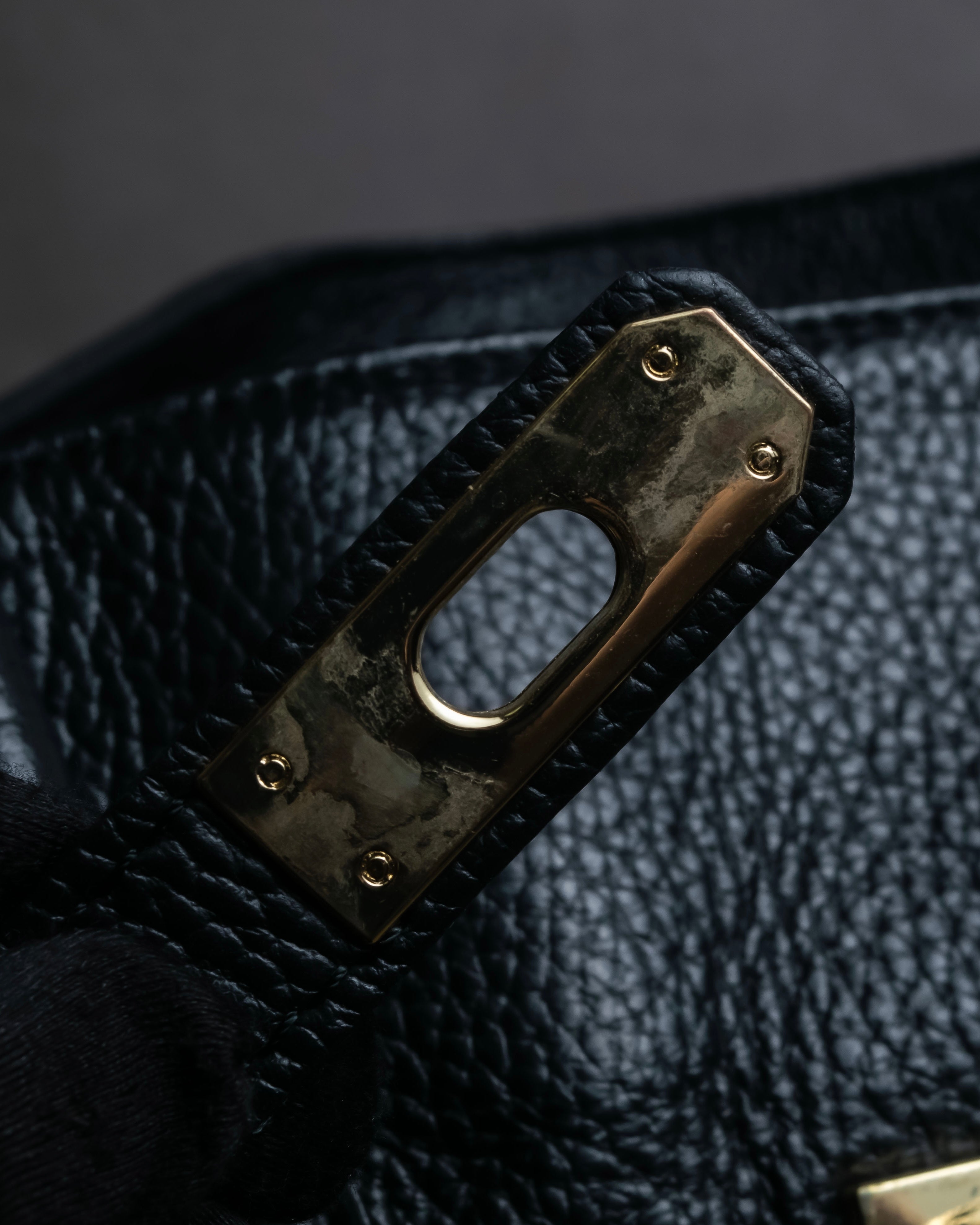 "AULENTTI" Gold closure belt design leather 2-way bag