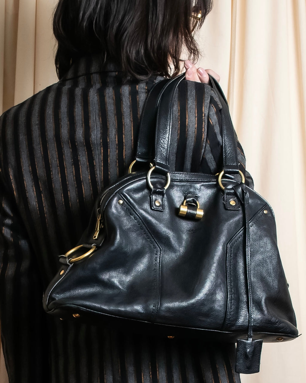 "YVES SAINT LAURENT" Gold parts design Muse toe leather bag