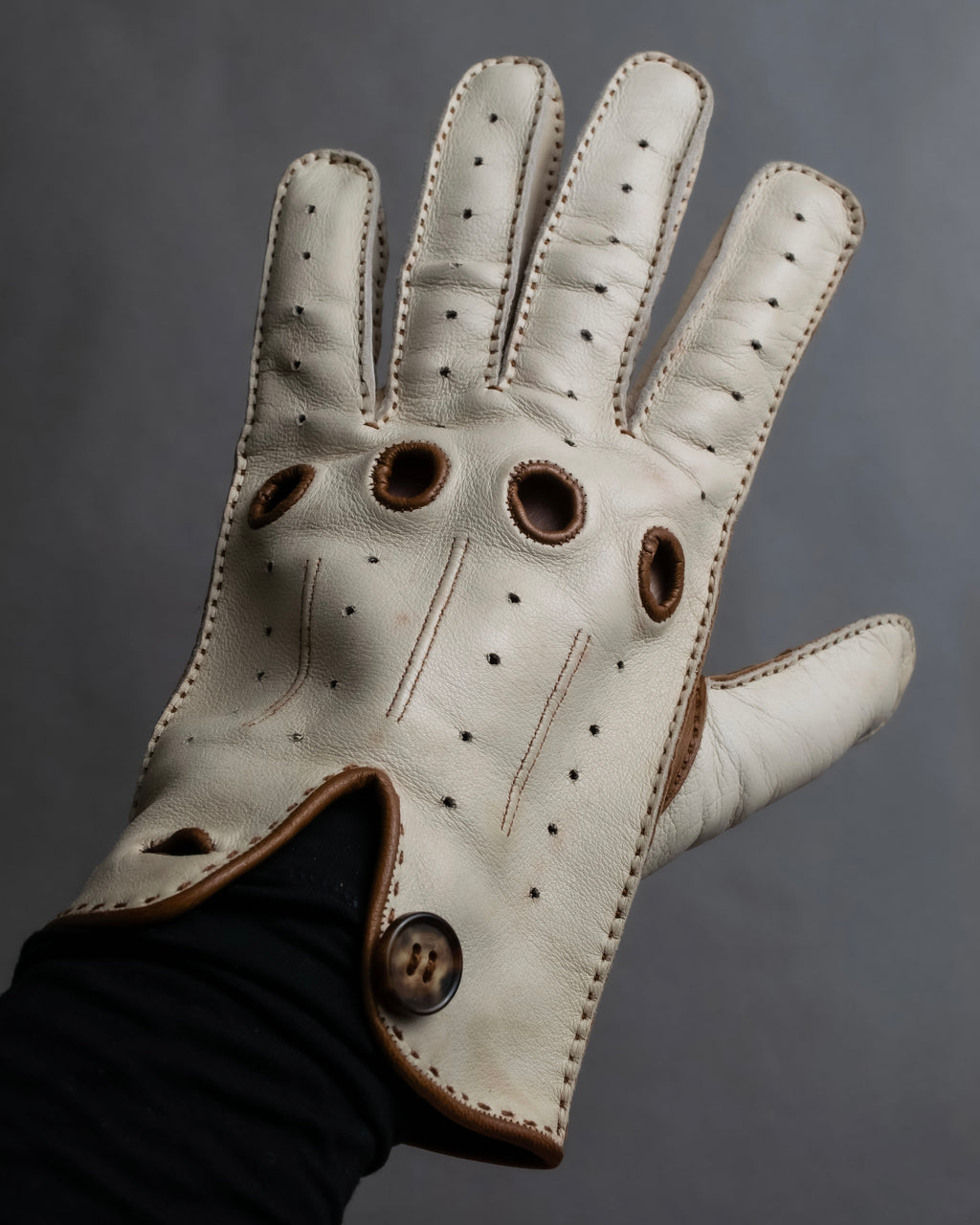 "HERMES" Dot perforation driving leather gloves