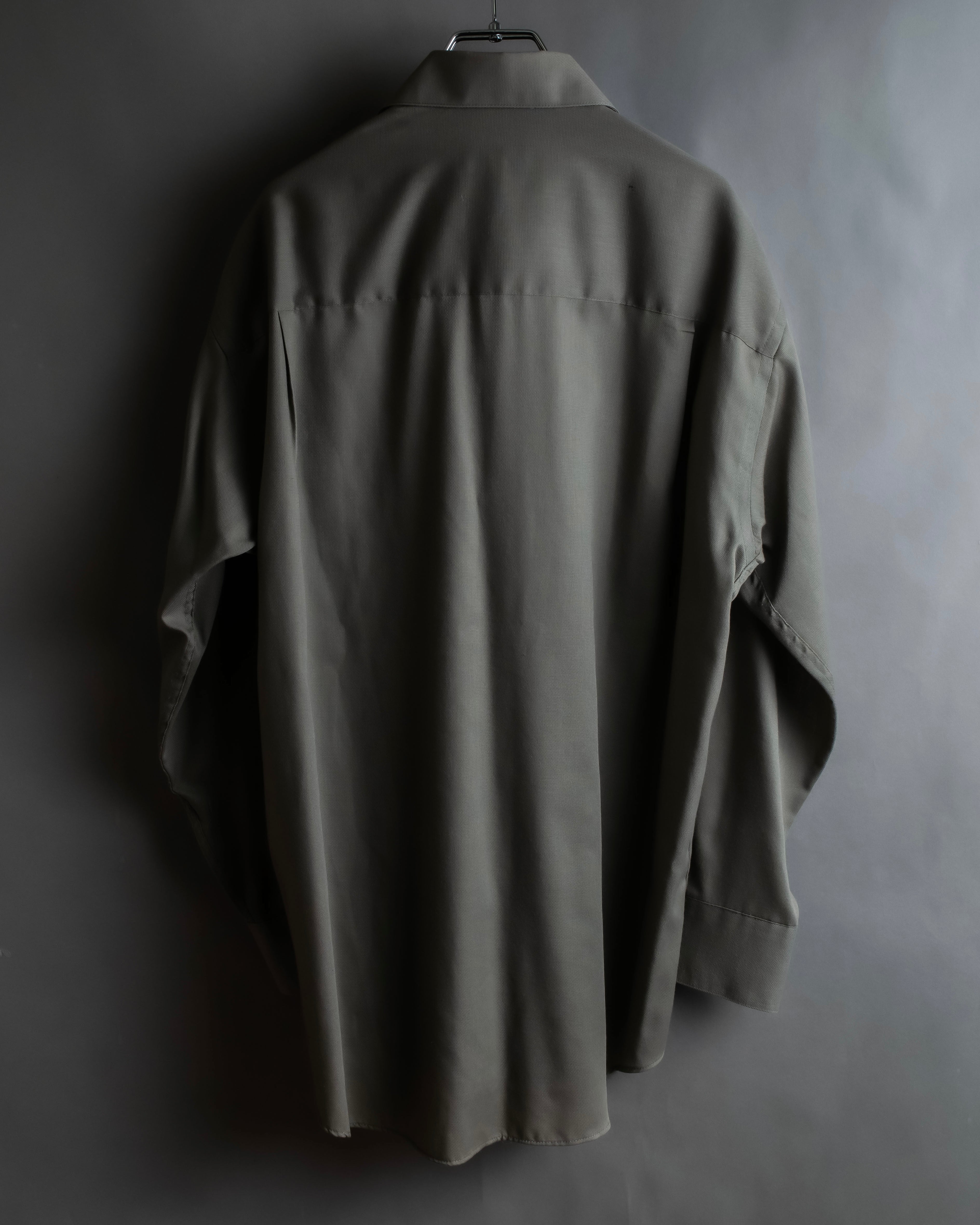 "YVES SAINT LAURENT for men"
Grayish khaki color oversized shirt
