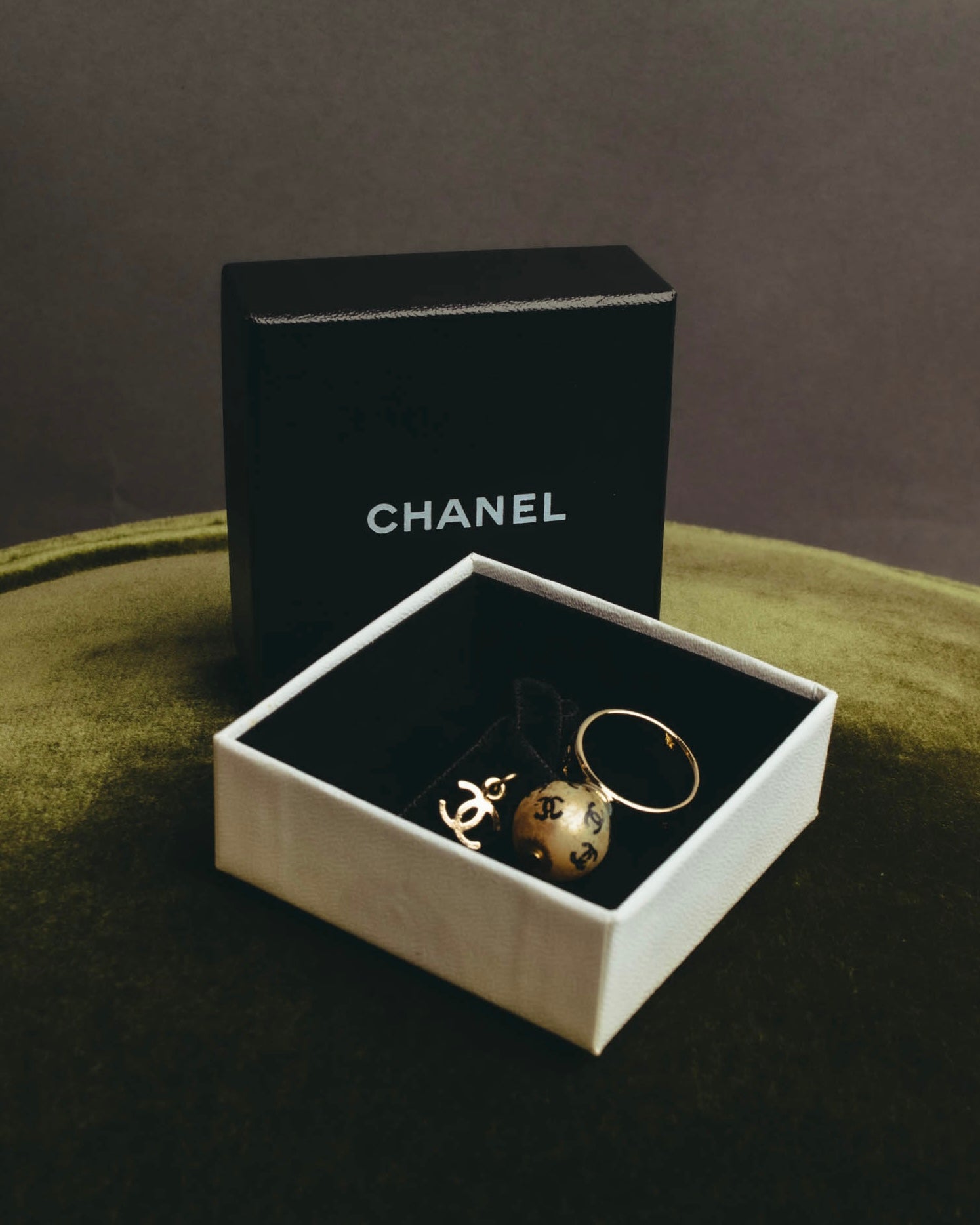 "CHANEL" 00's Playful charm ring
