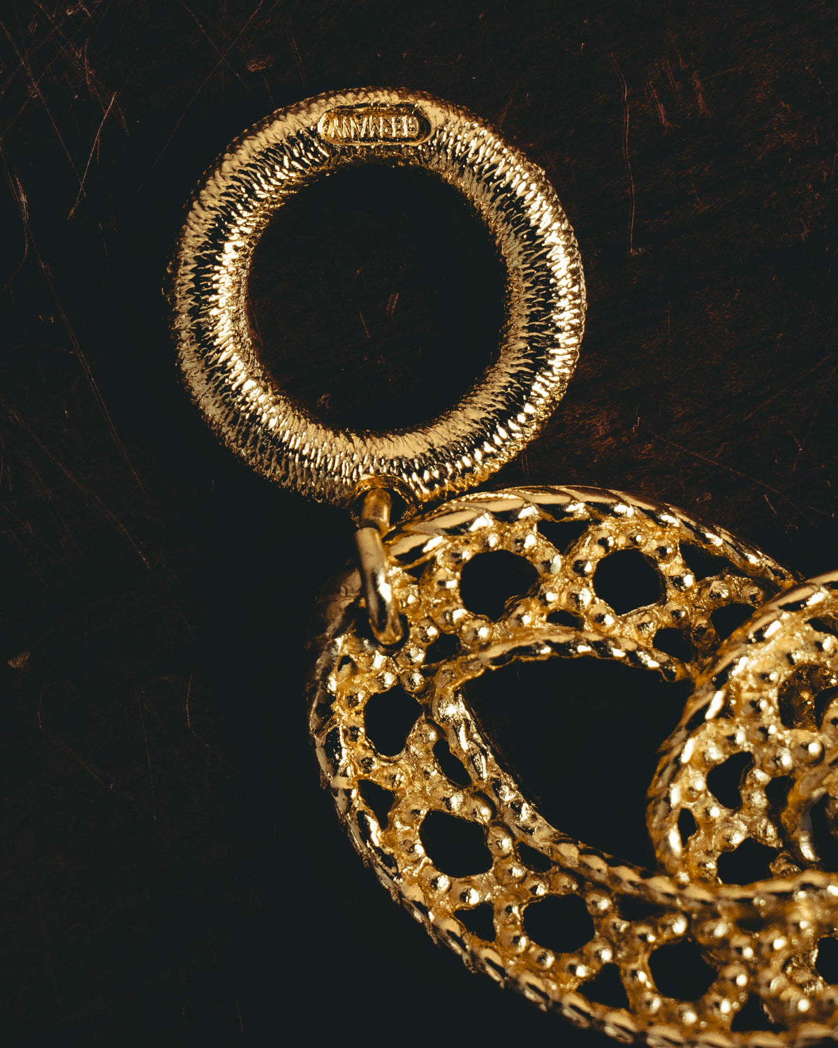 -SPECIAL- “Christian Dior” 70’s-90’s Sculptural openwork gold tone chain bracelet