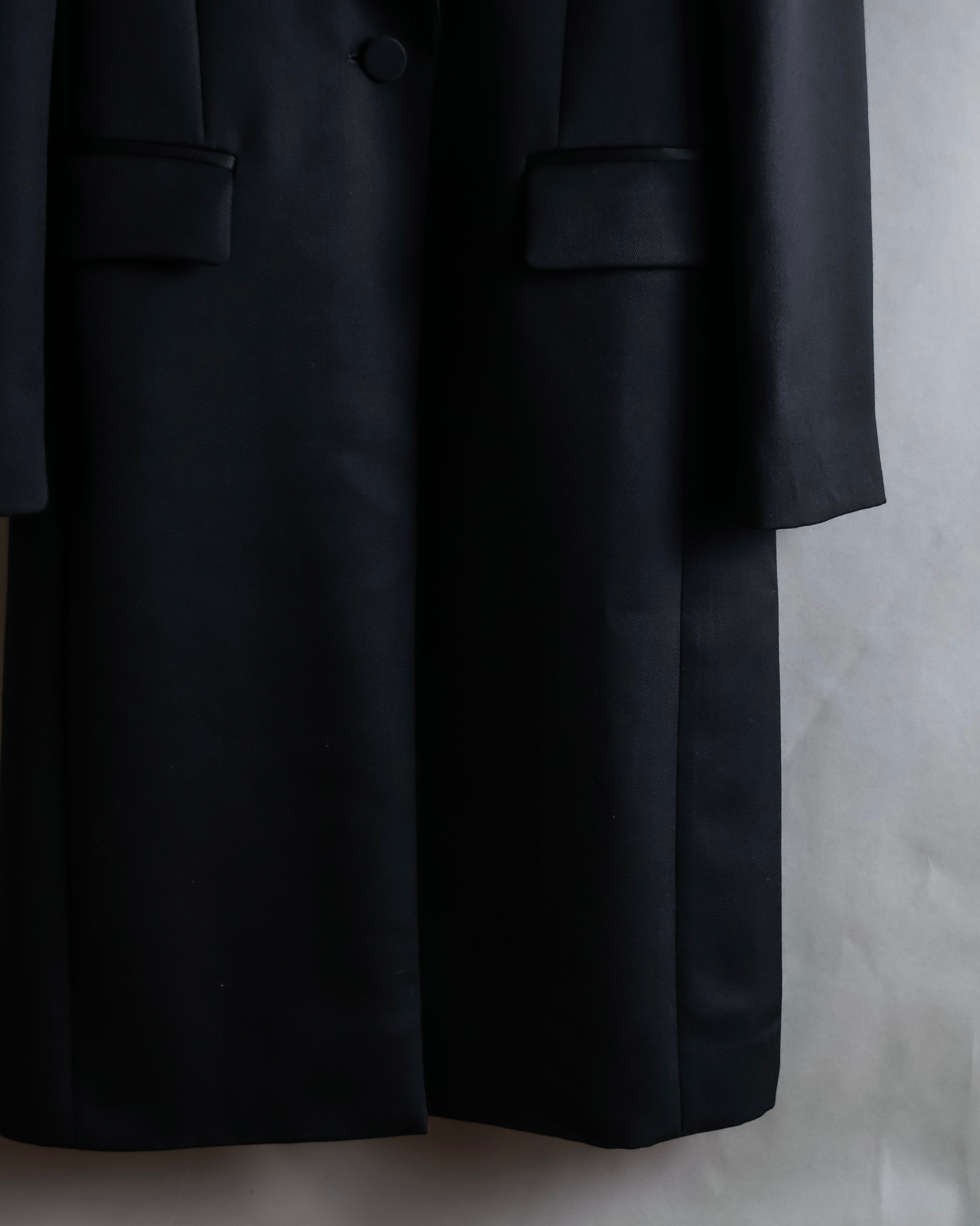 "HUGO BOSS" Satin switch lapel shaped tailored coat