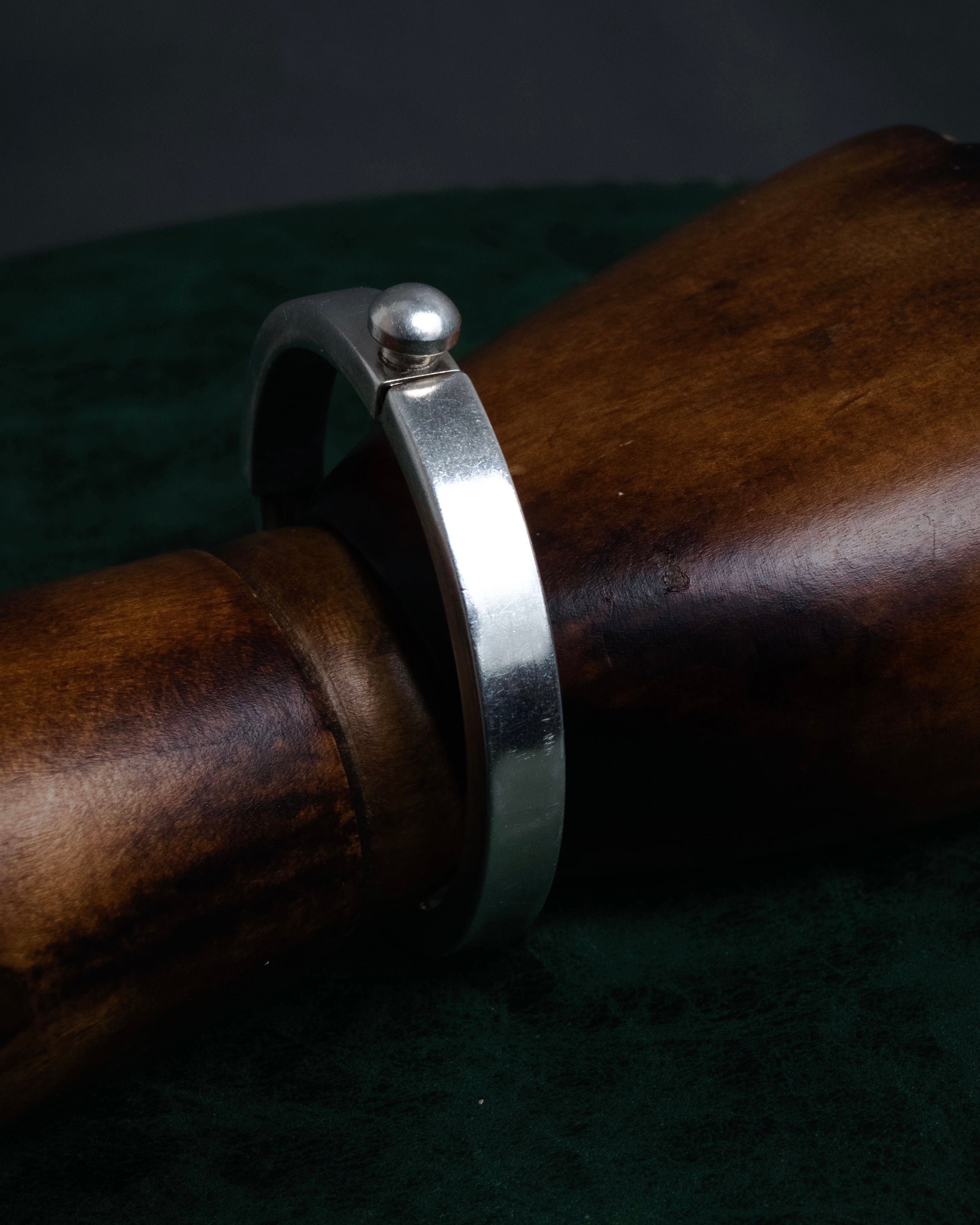 “BOTTEGA VENETA” 2019-2024 Sculptural hinged bangle