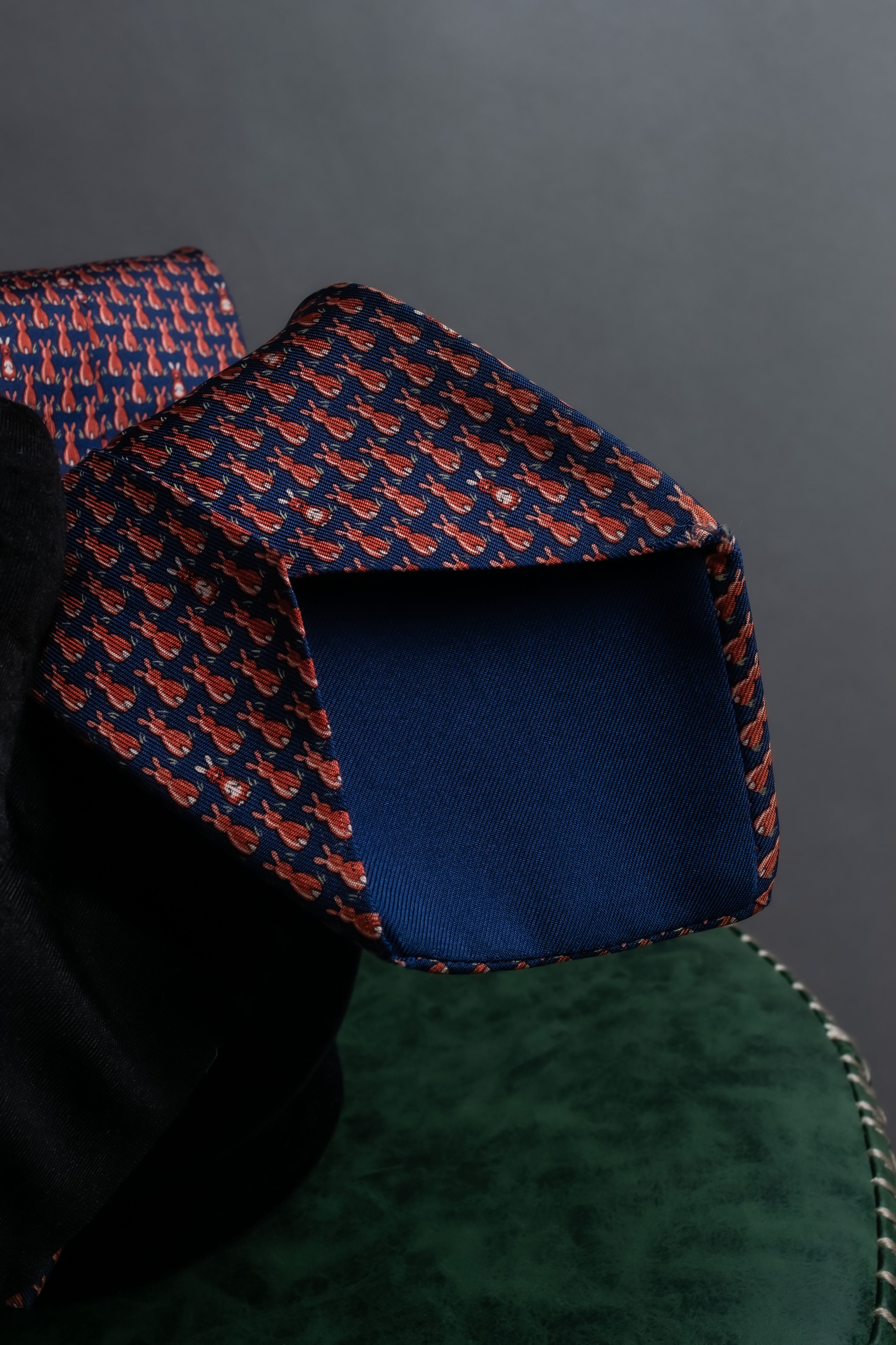 "HERMES" Rabbit motif silk necktie