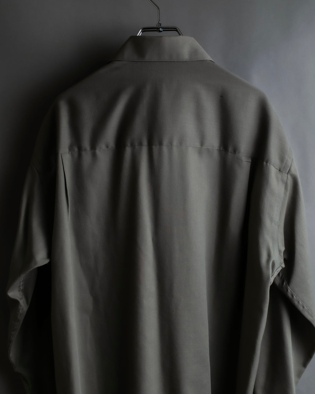 "YVES SAINT LAURENT for men"
Grayish khaki color oversized shirt