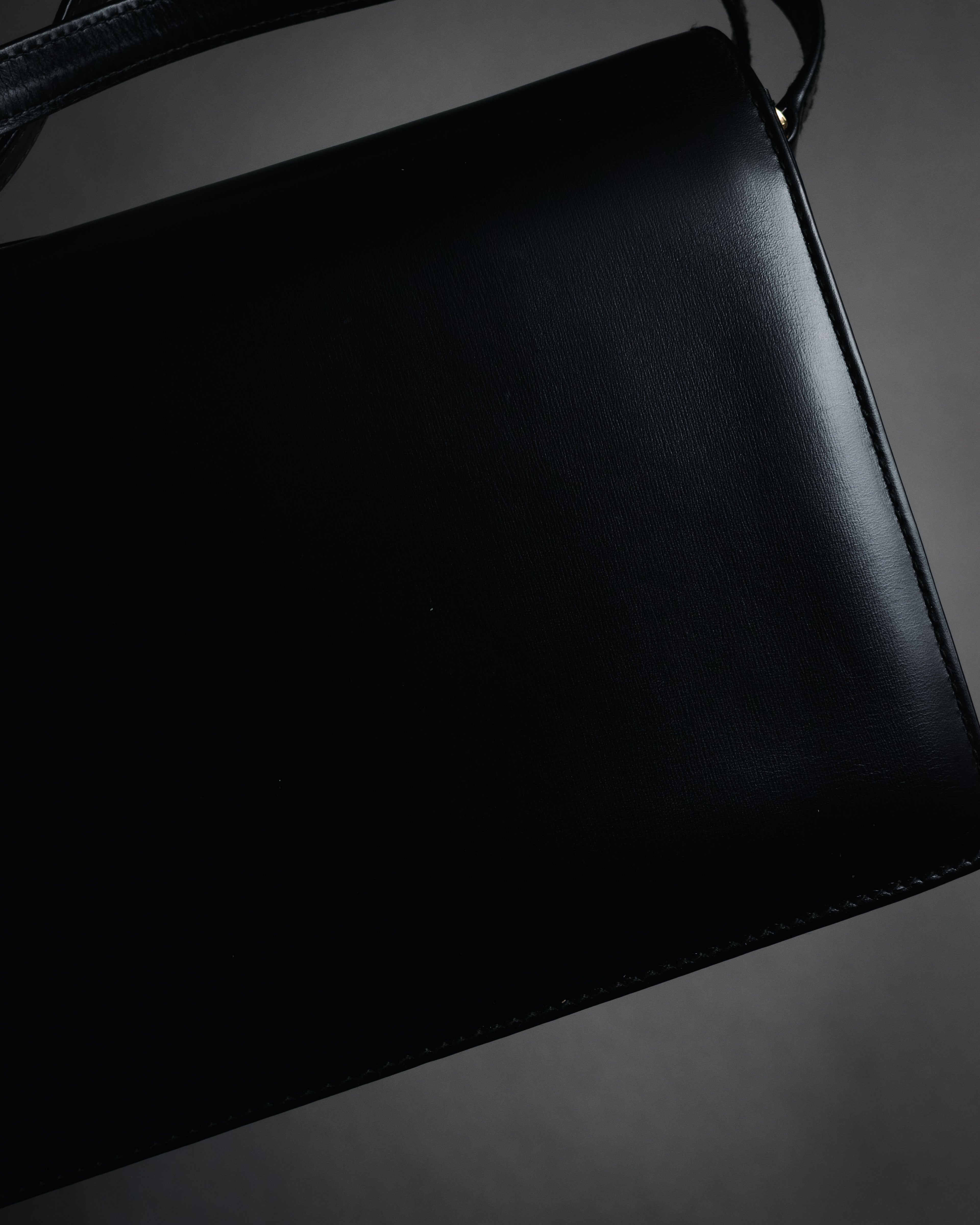 "GUCCI" 80’s-90’s crest-plaque leather shoulder bag