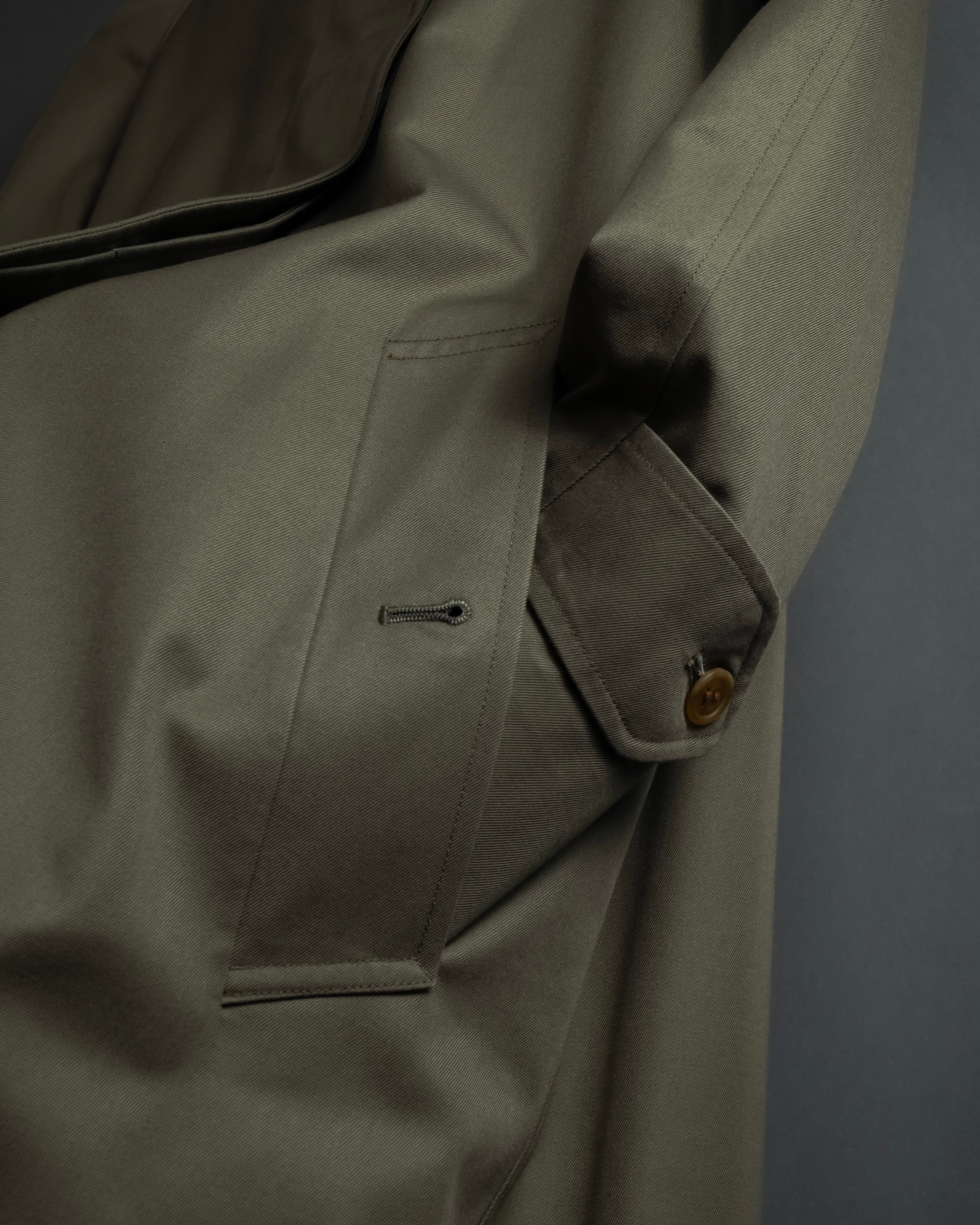 "BURBERRYS" Cape-attached design stand collar coat