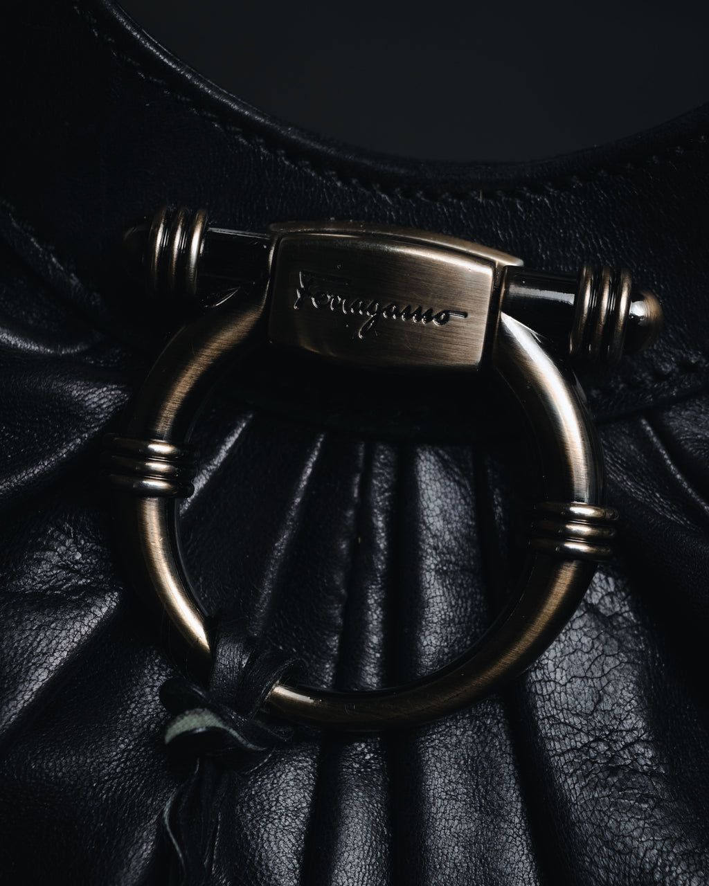–SPECIAL– "Salvatore Ferragamo"
00’s Gancini gathered leather hobo bag